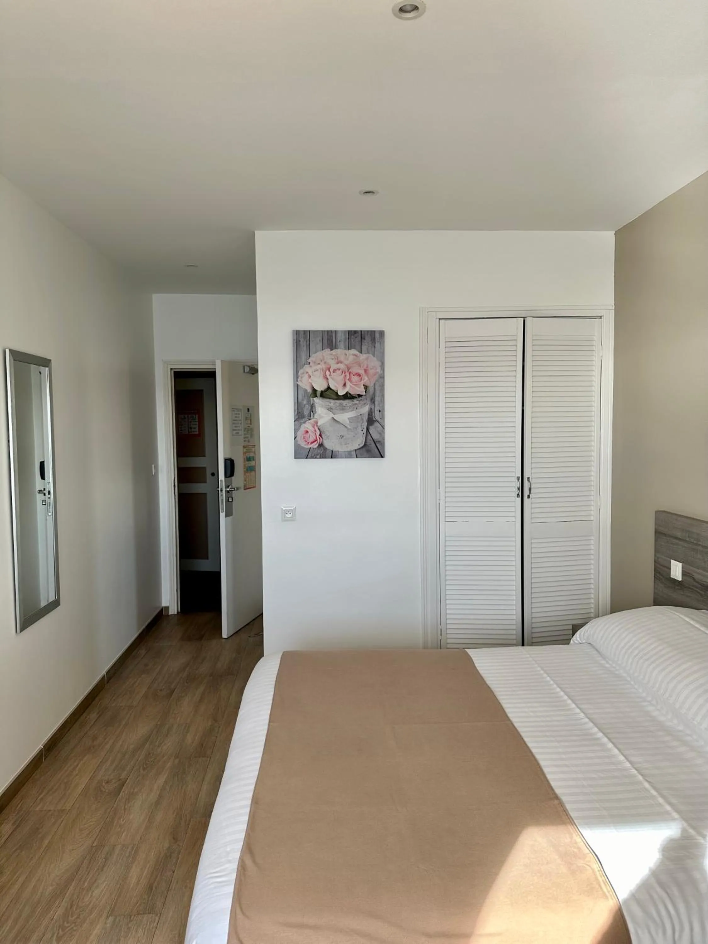 Bed in Hôtel Beau Rivage