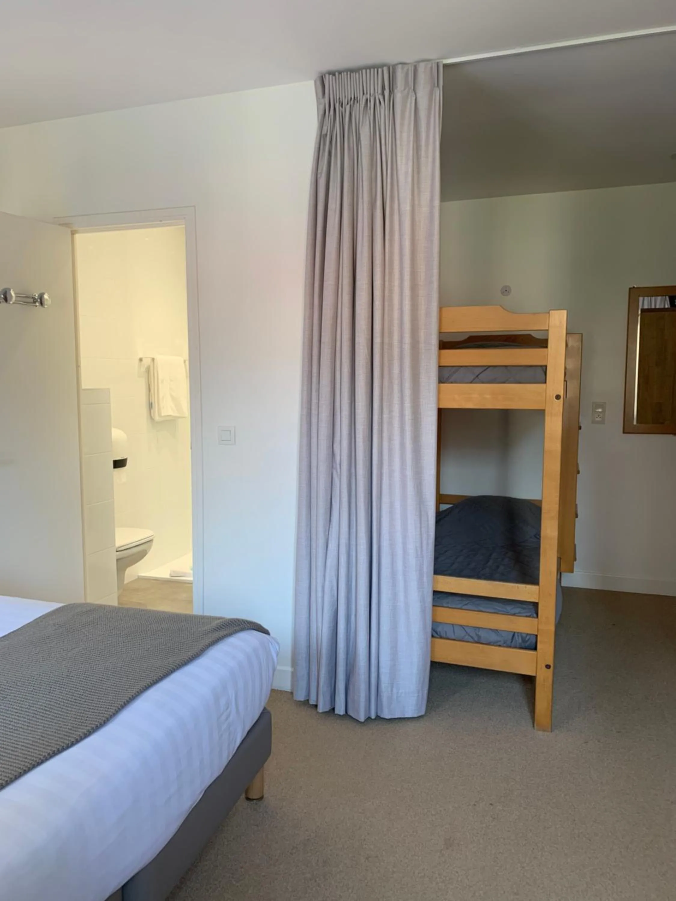 Bed in Hôtel Beau Rivage