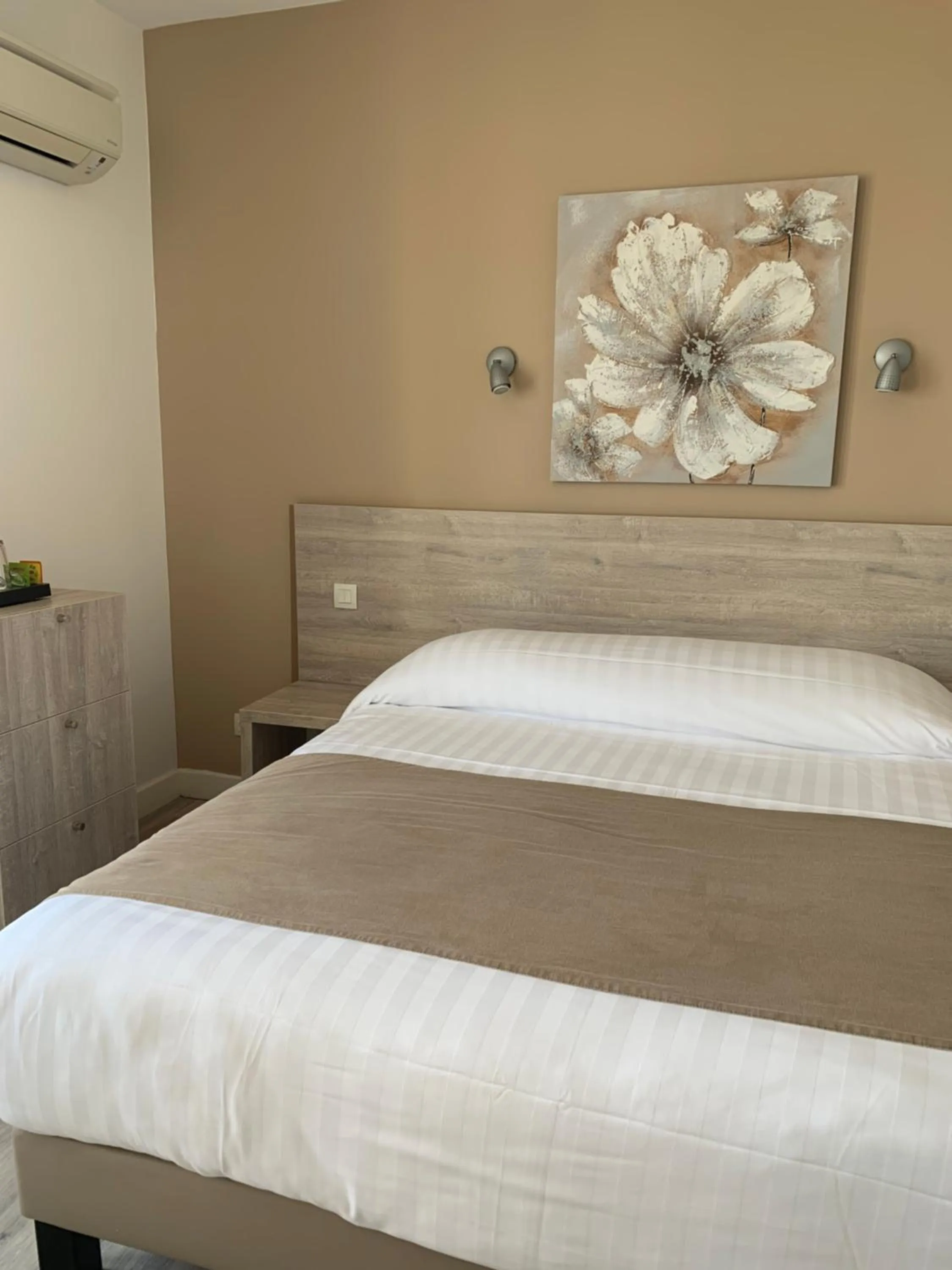 Photo of the whole room, Bed in Hôtel Beau Rivage