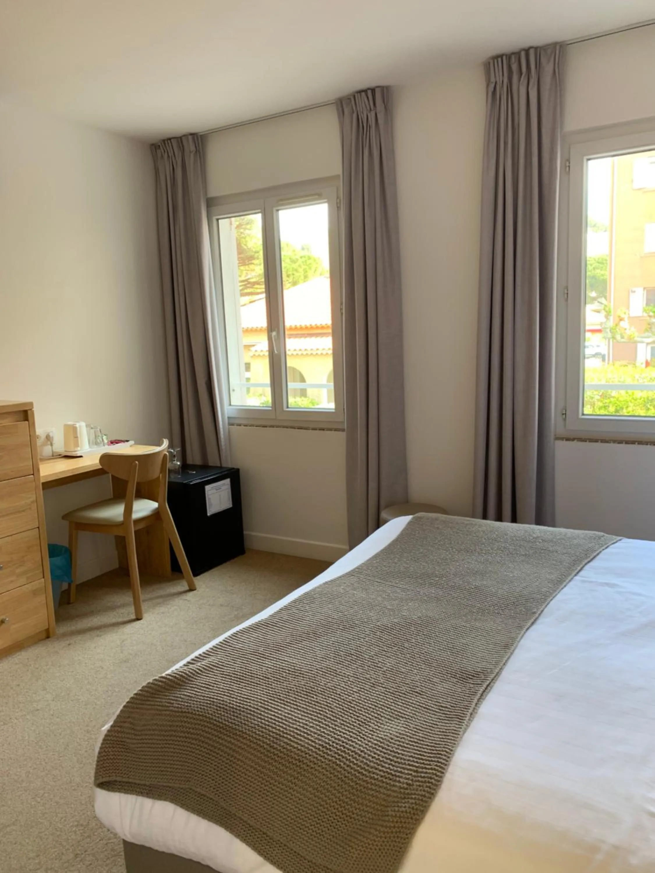 Bed in Hôtel Beau Rivage