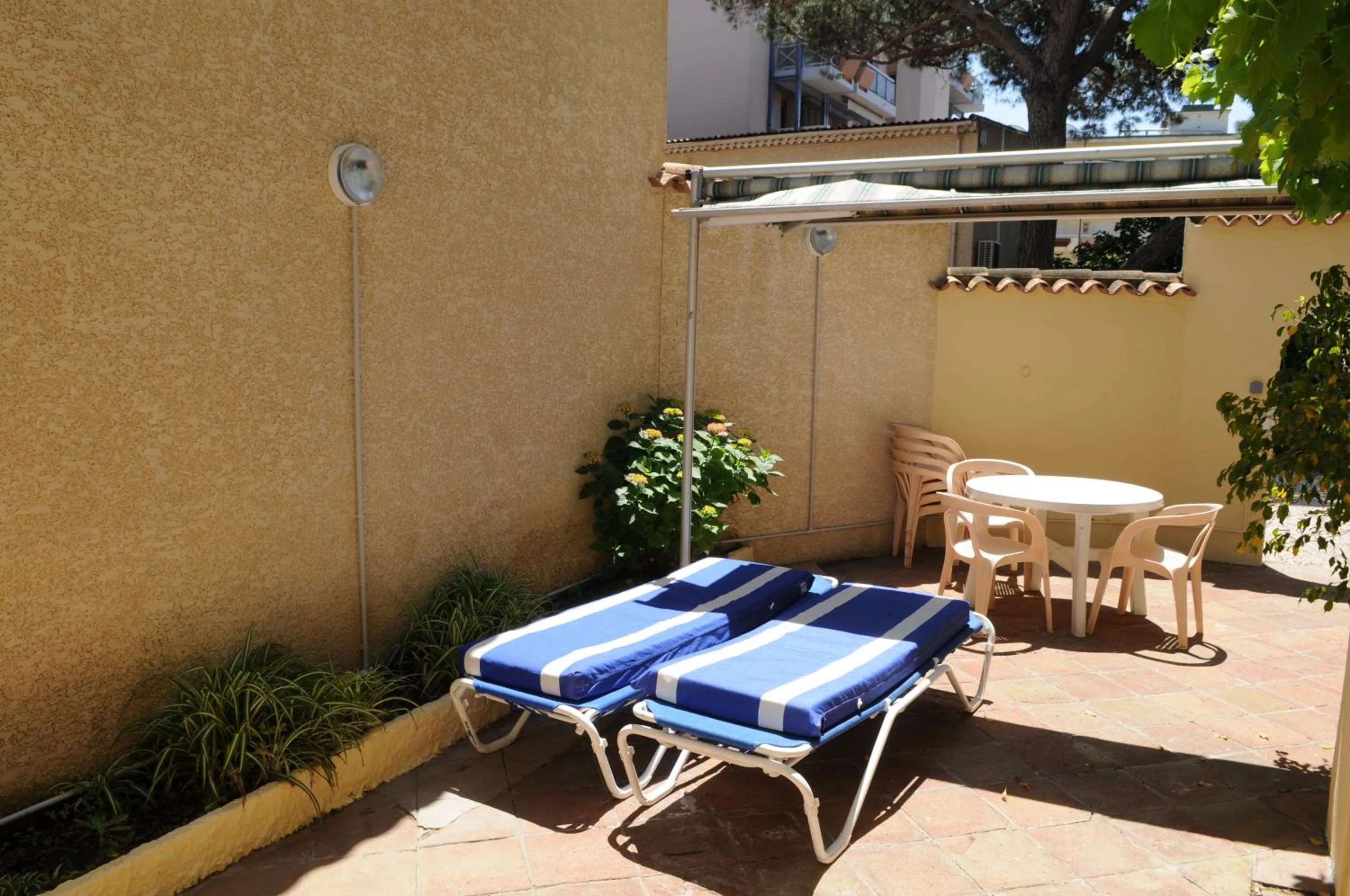 Patio in Hôtel Beau Rivage