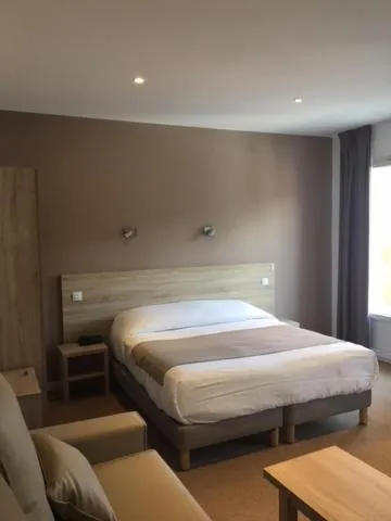 Bed in Hôtel Beau Rivage