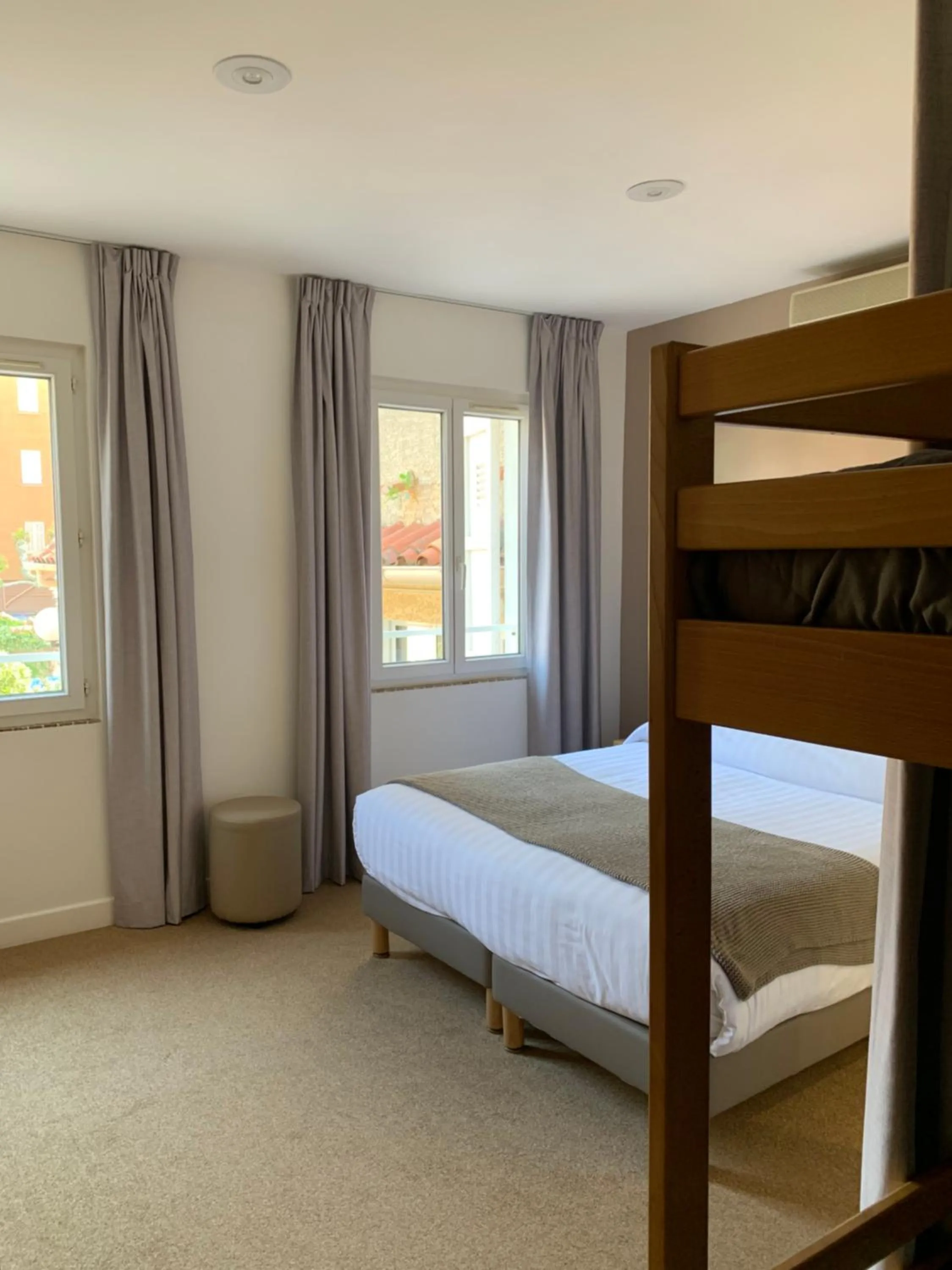 Bed in Hôtel Beau Rivage