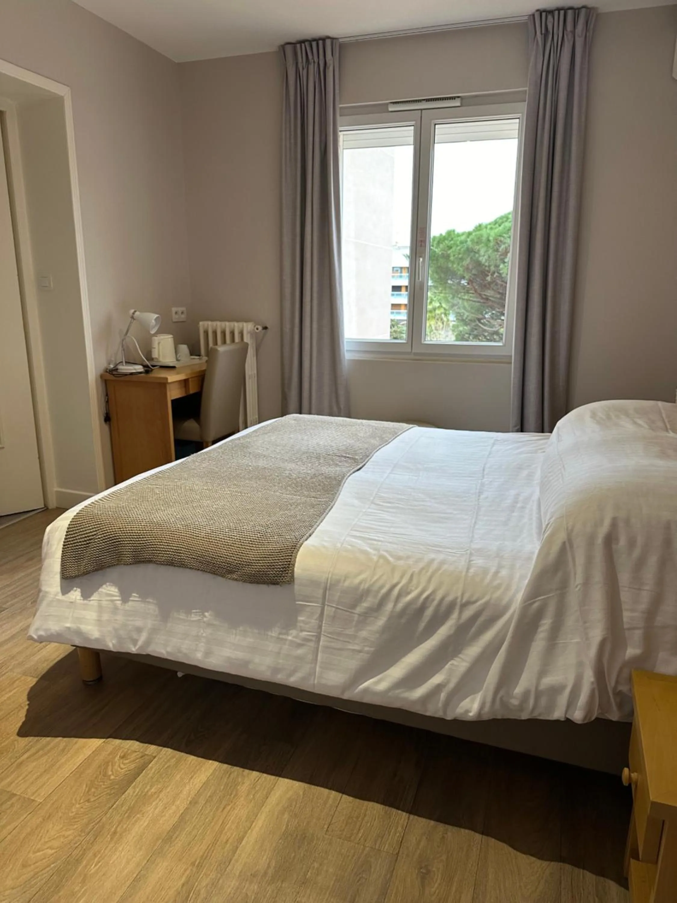 Bed in Hôtel Beau Rivage