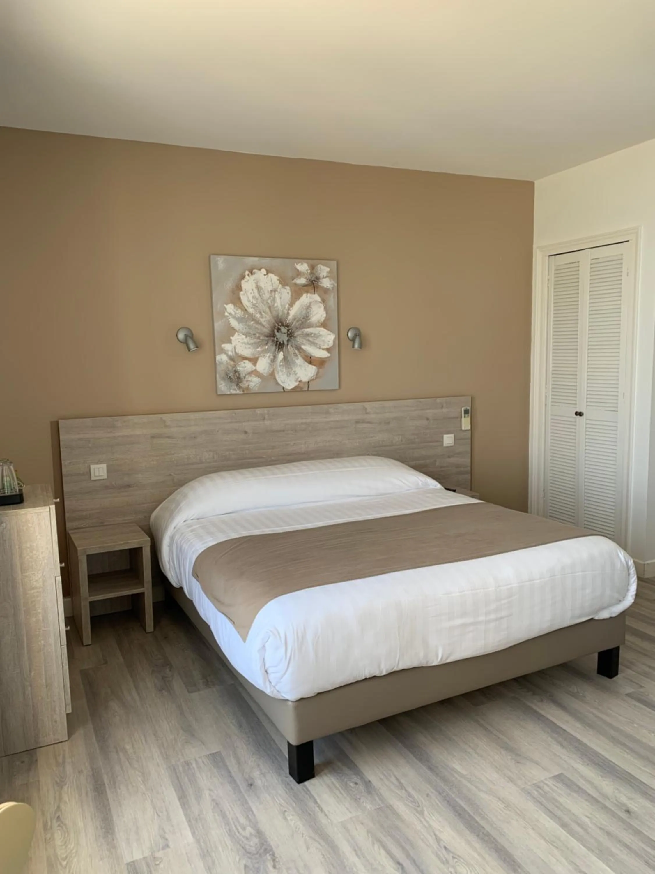 Photo of the whole room, Bed in Hôtel Beau Rivage