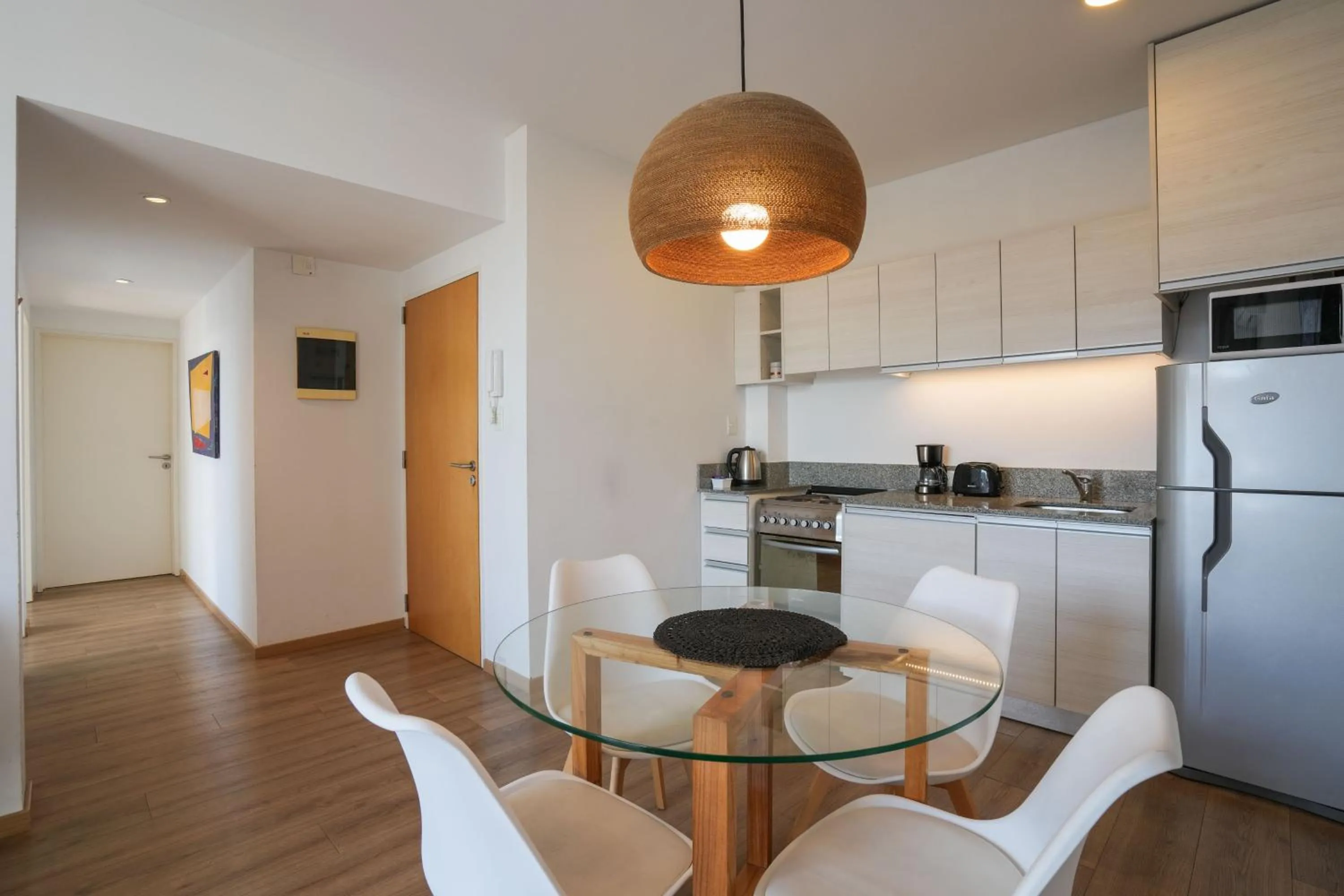 Photo of the whole room in Monroe Suites