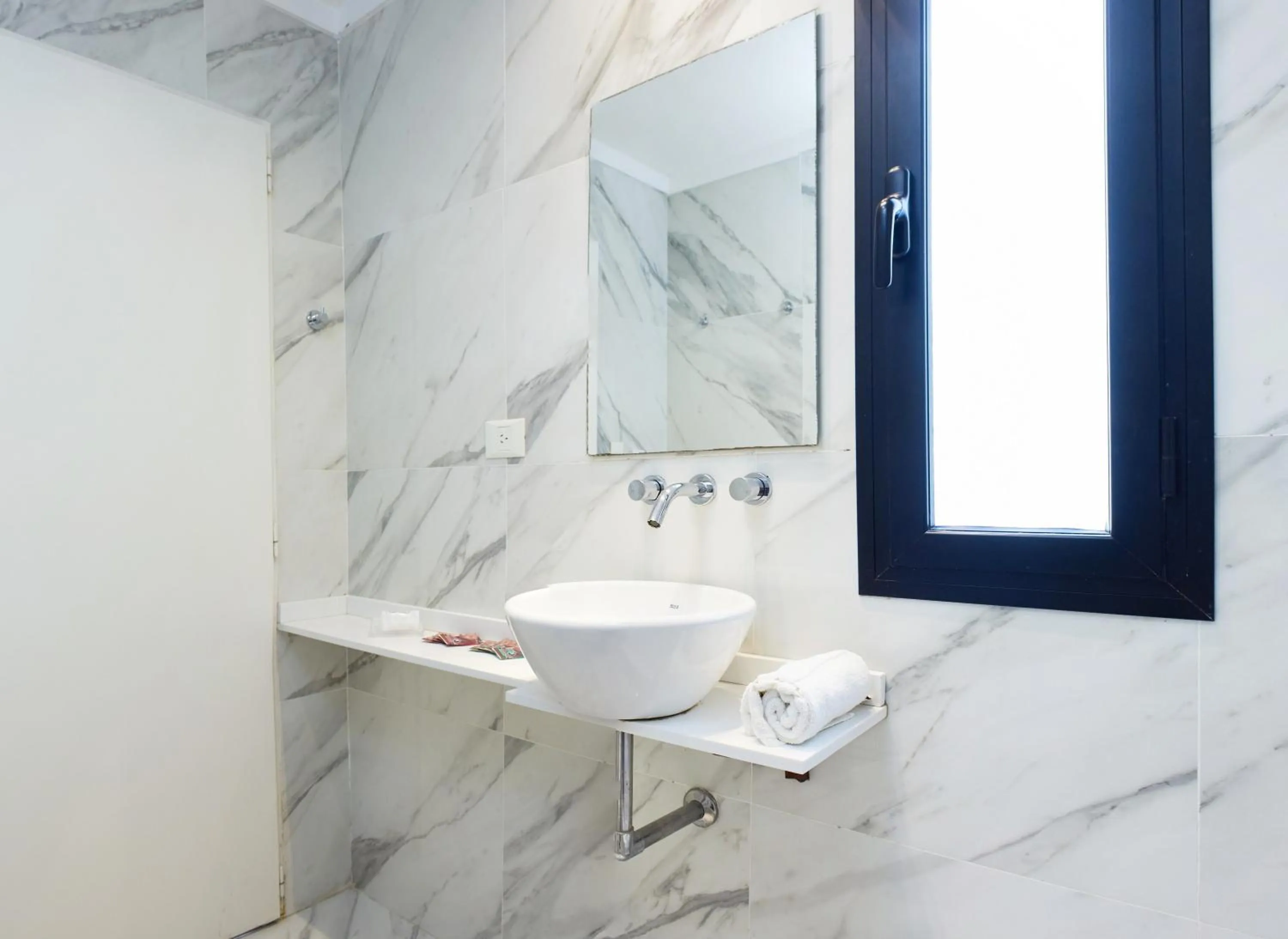 Bathroom in Monroe Suites