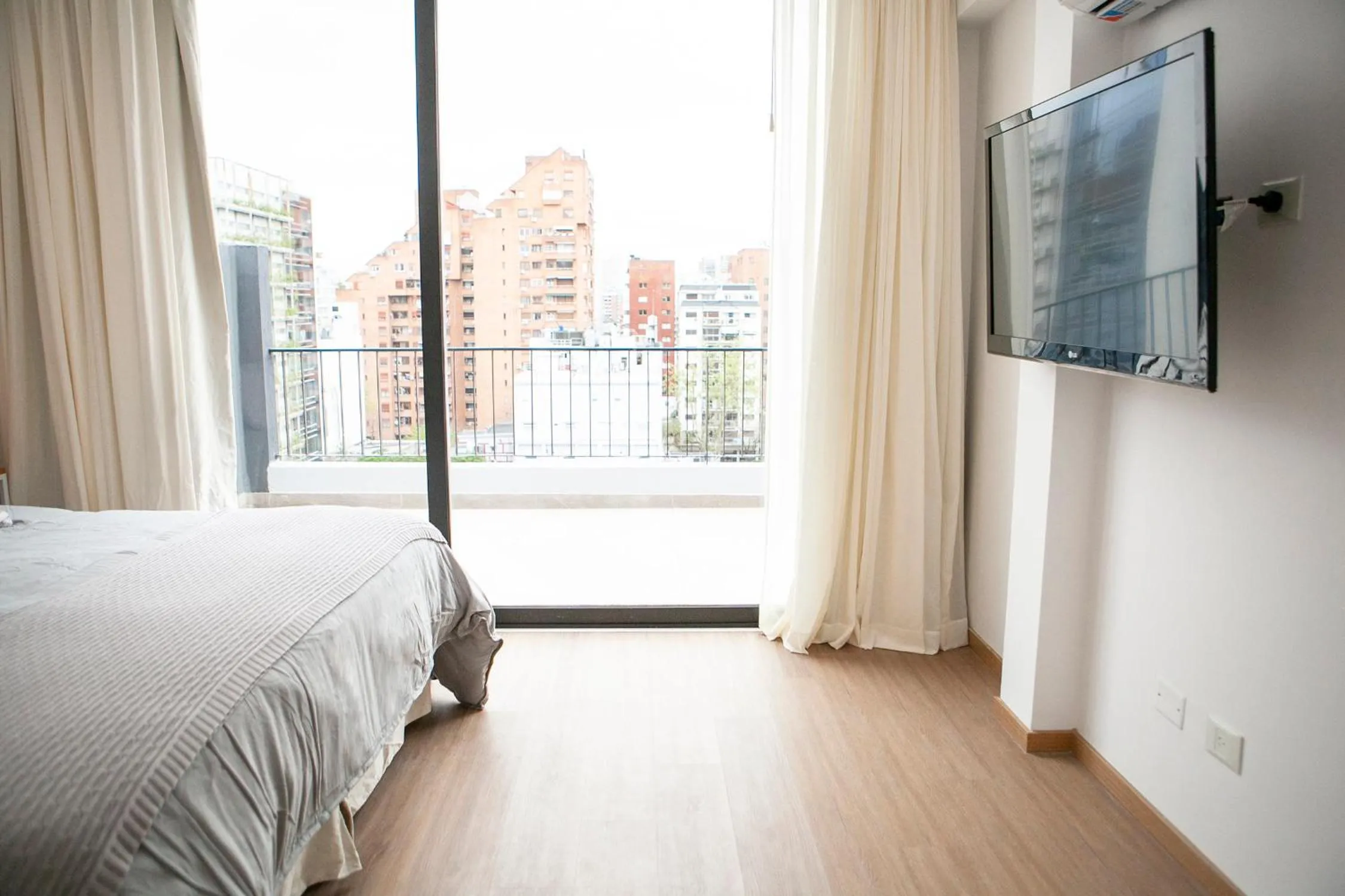 Bedroom, Bed in Monroe Suites