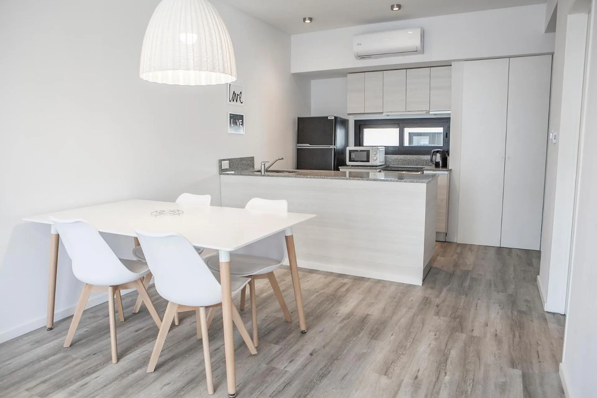 Dining area in Monroe Suites