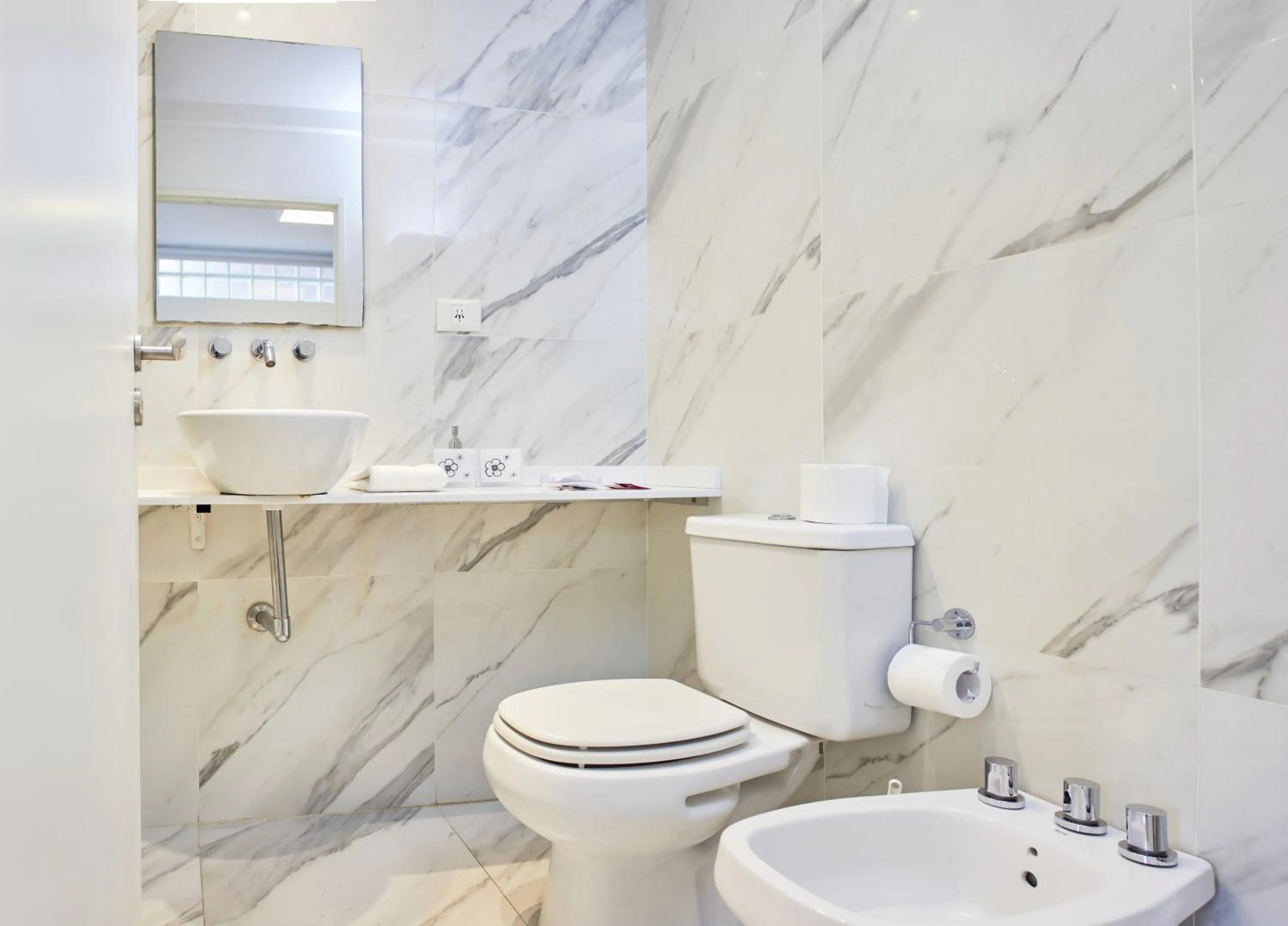 Bathroom in Monroe Suites