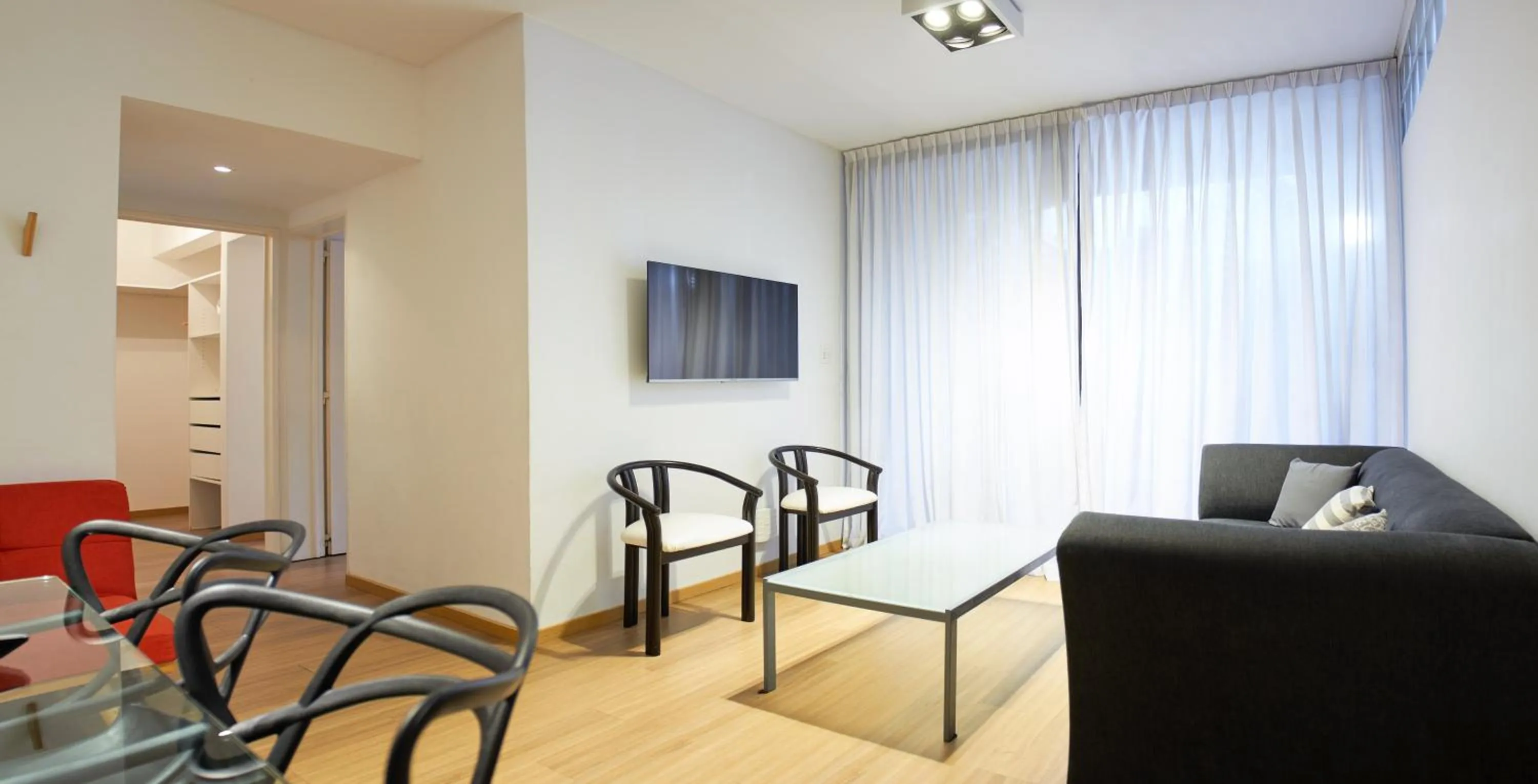 Dining area in Monroe Suites