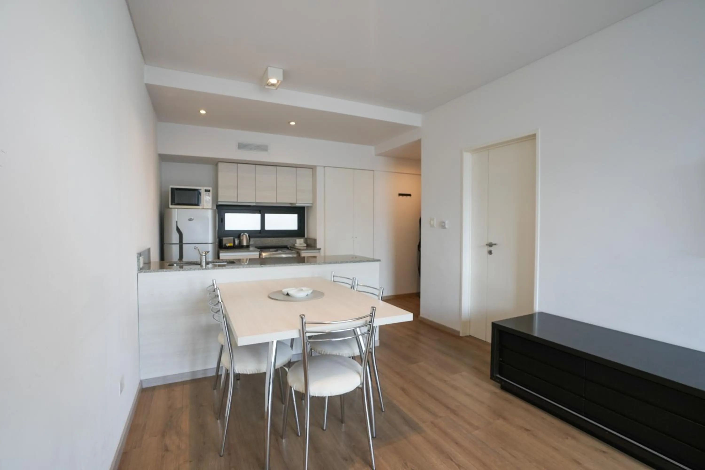 Dining area in Monroe Suites