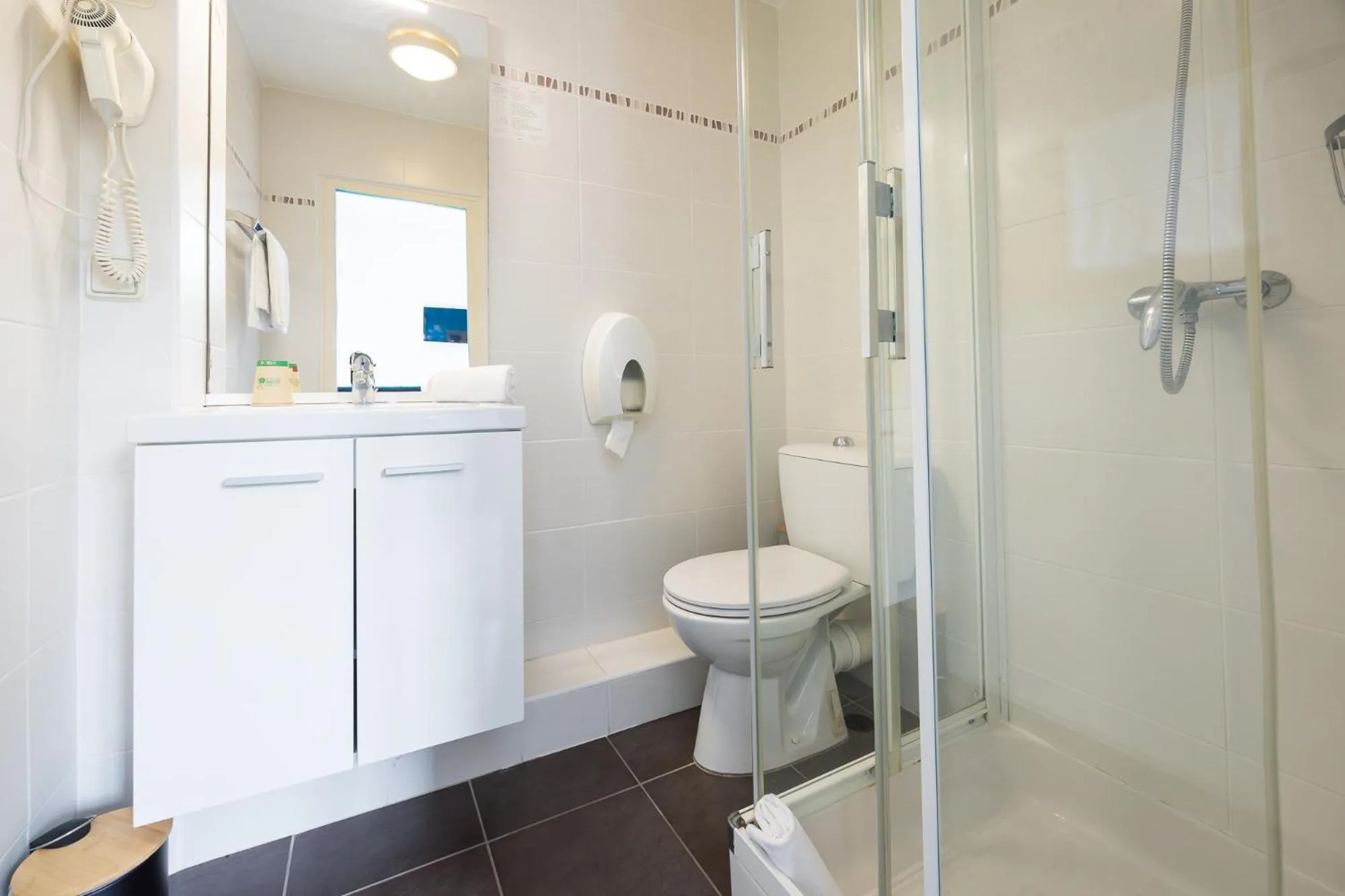 Shower in Hôtel de France - Le Patriarche