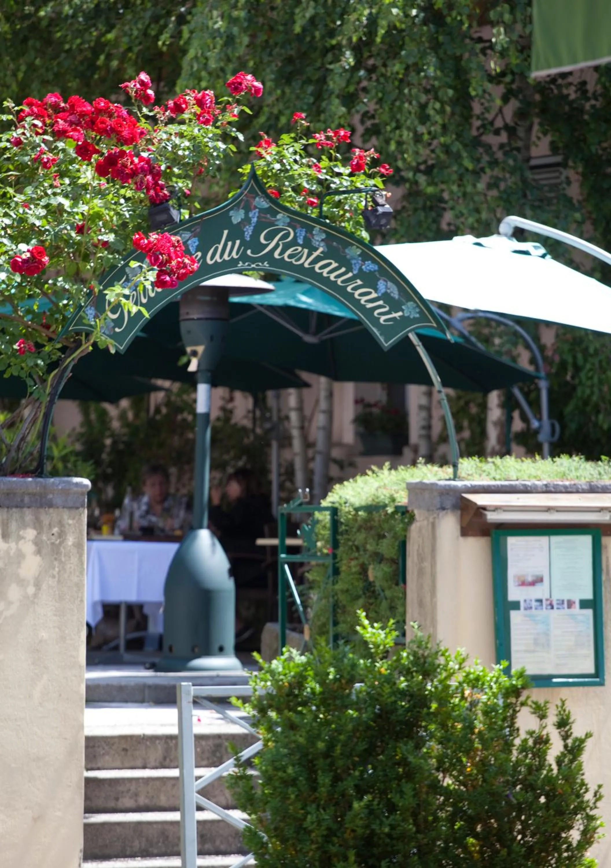 Facade/entrance in Hôtel de France - Le Patriarche