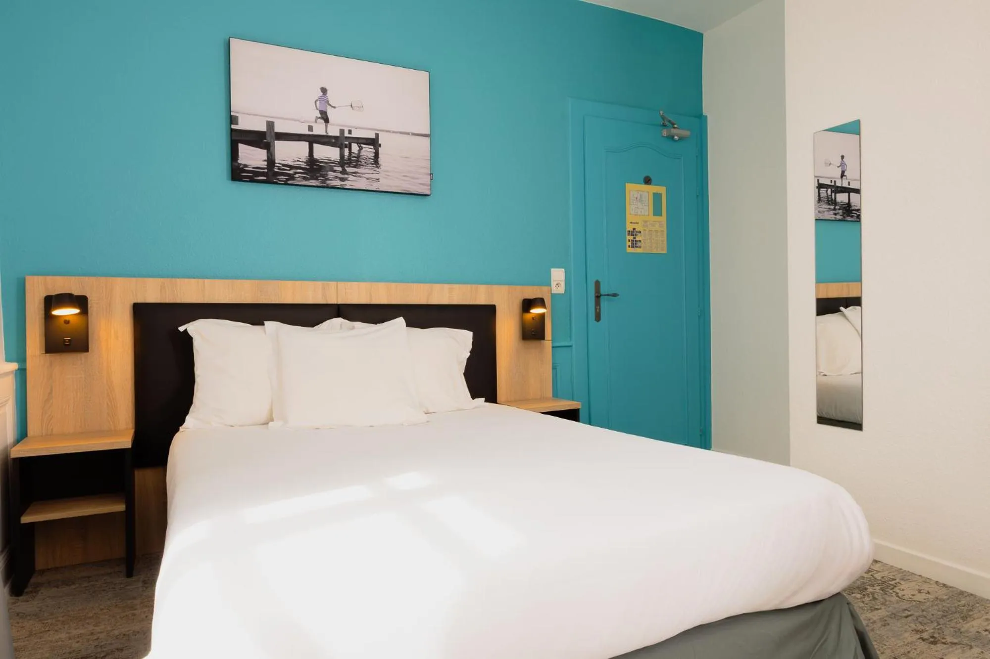 Bed in Hôtel de France - Le Patriarche