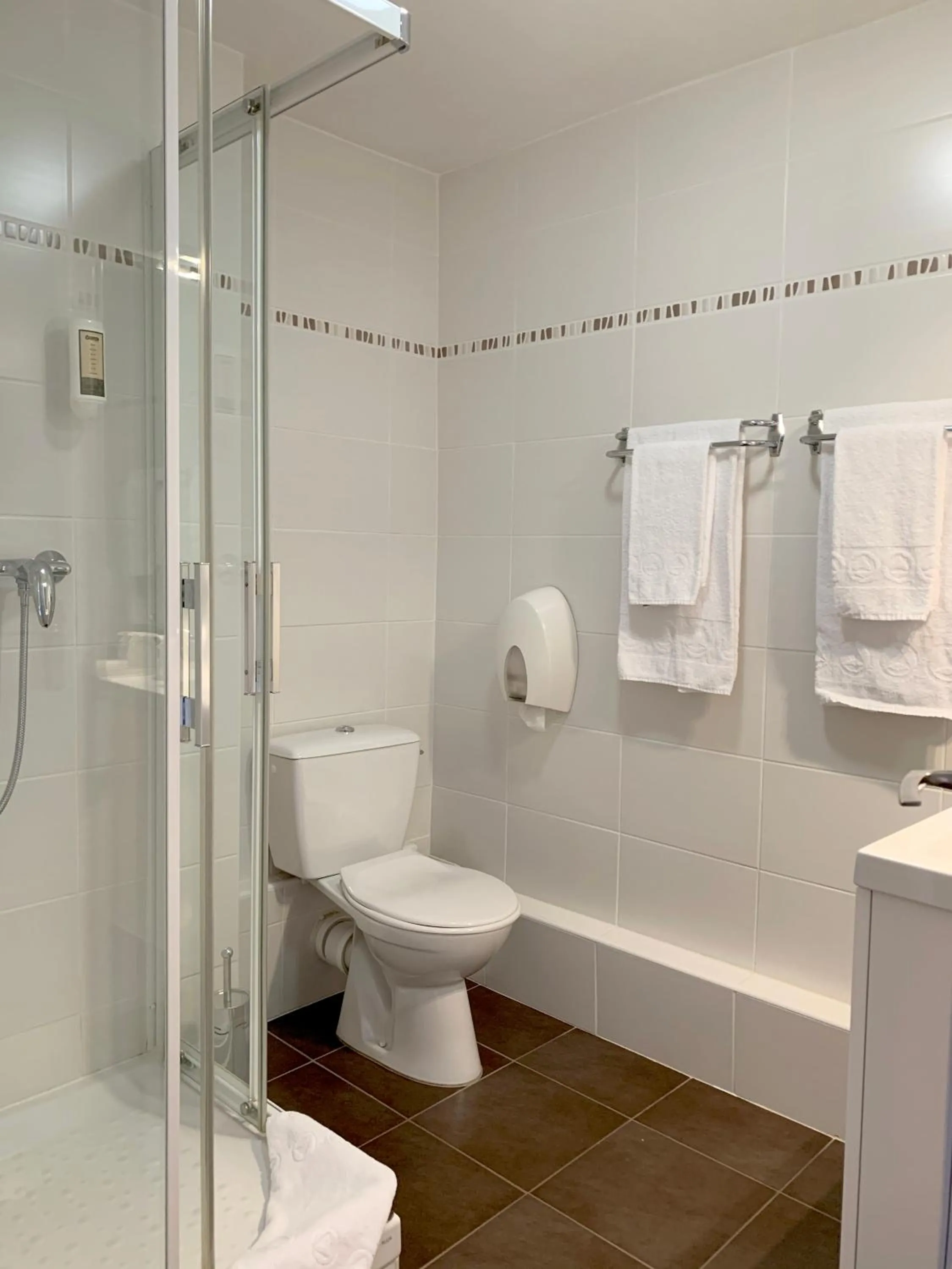 Bathroom in Hôtel de France - Le Patriarche