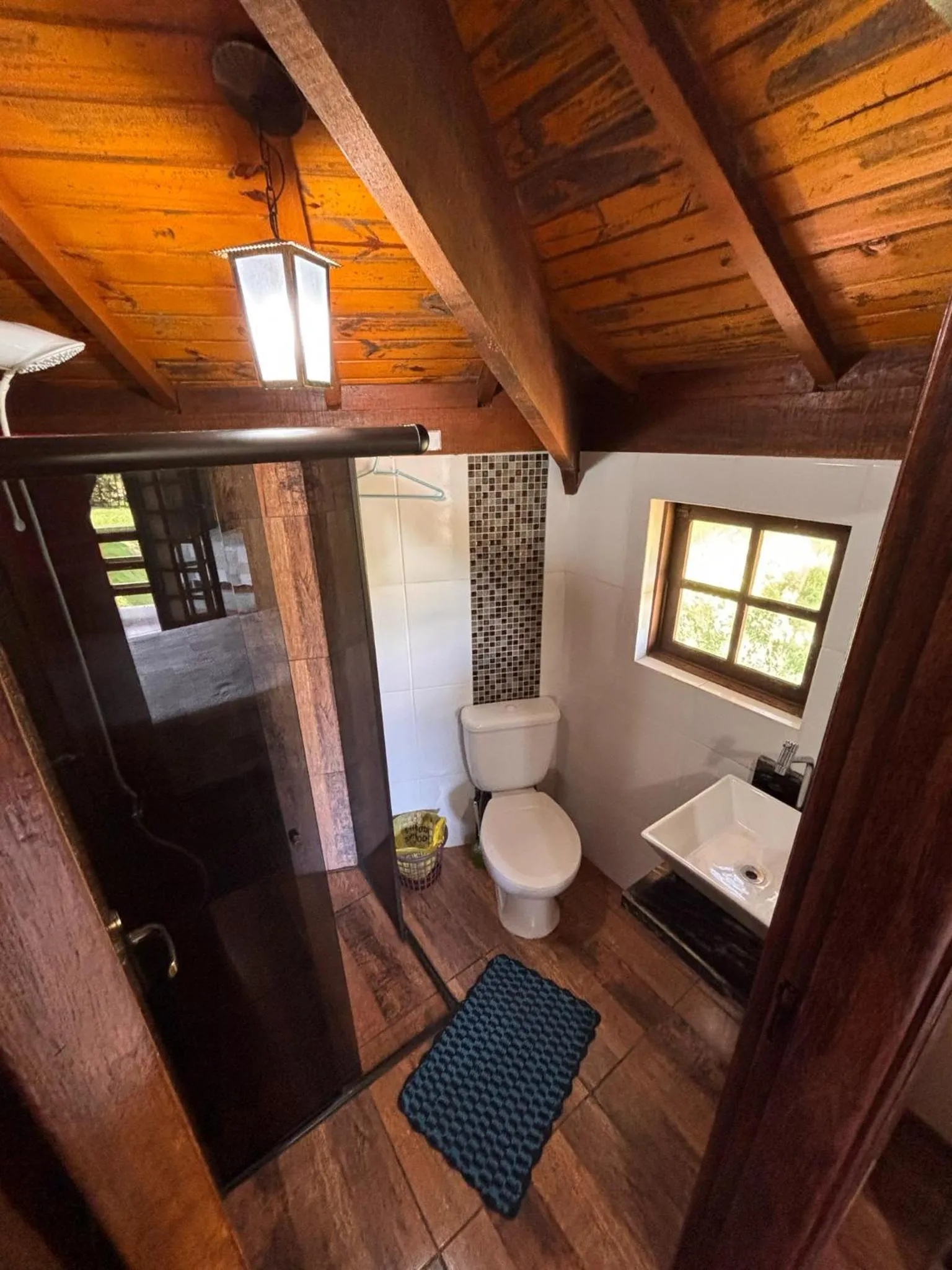 Bathroom, Bed in Chácara Águas Claras