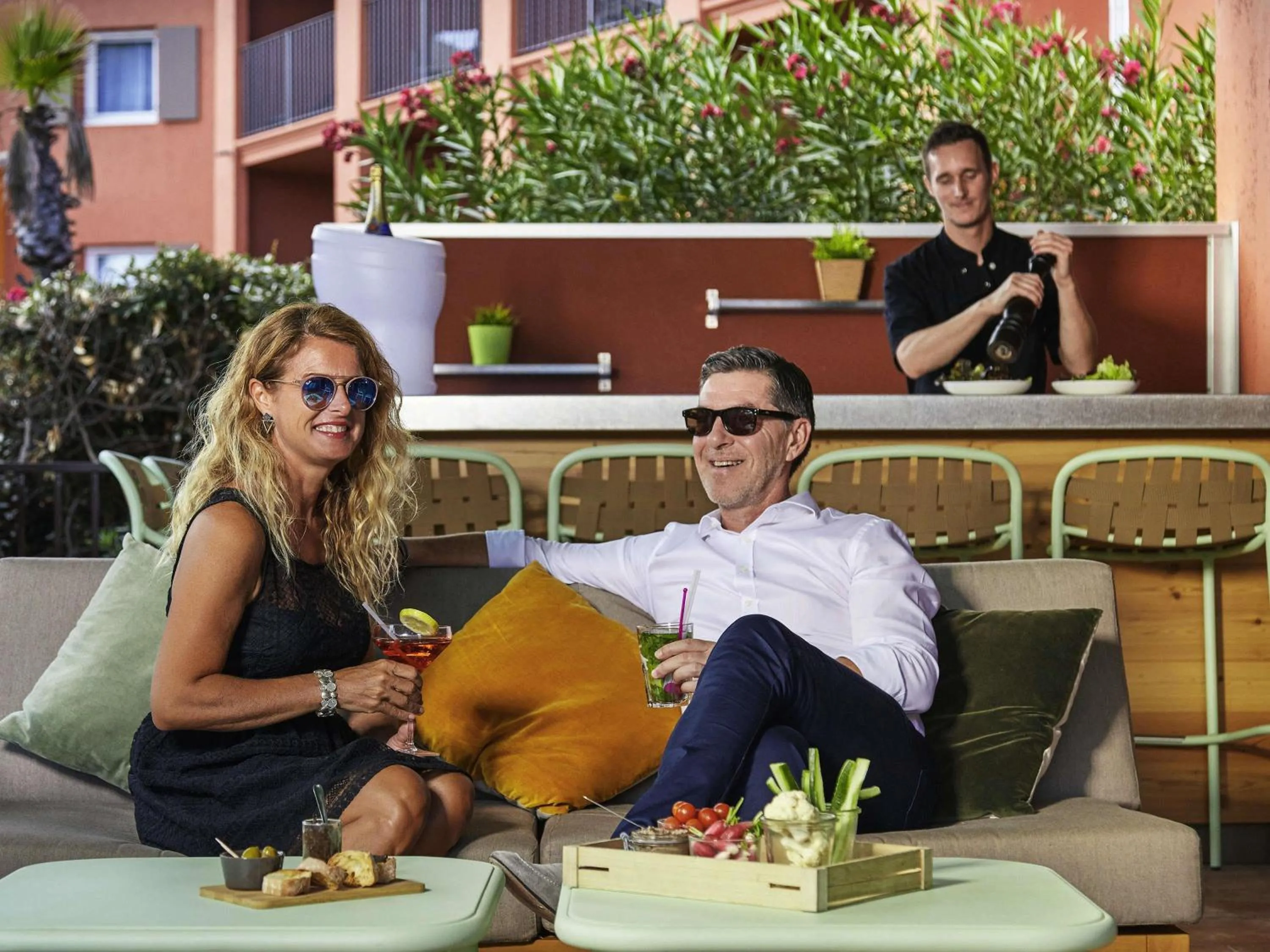 Lounge or bar in ibis Thalassa Hyeres Plage