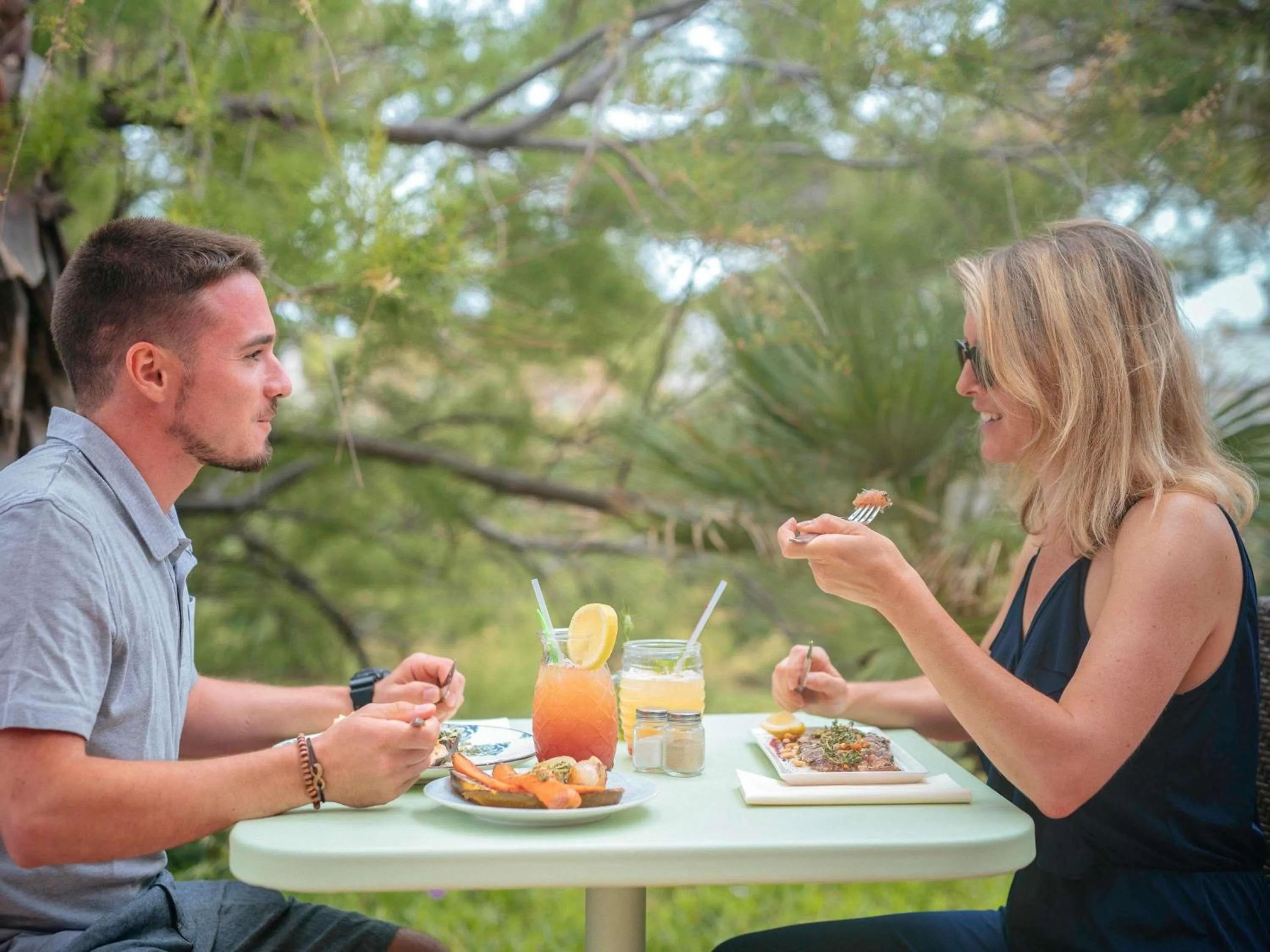 Restaurant/places to eat in ibis Thalassa Hyeres Plage