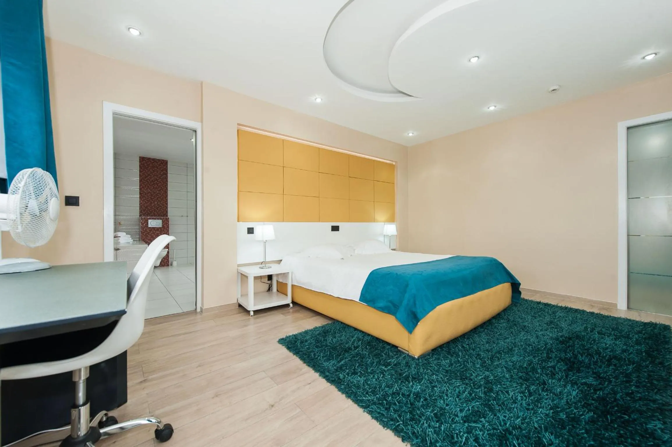 Bedroom, Bed in Hotel Phenix