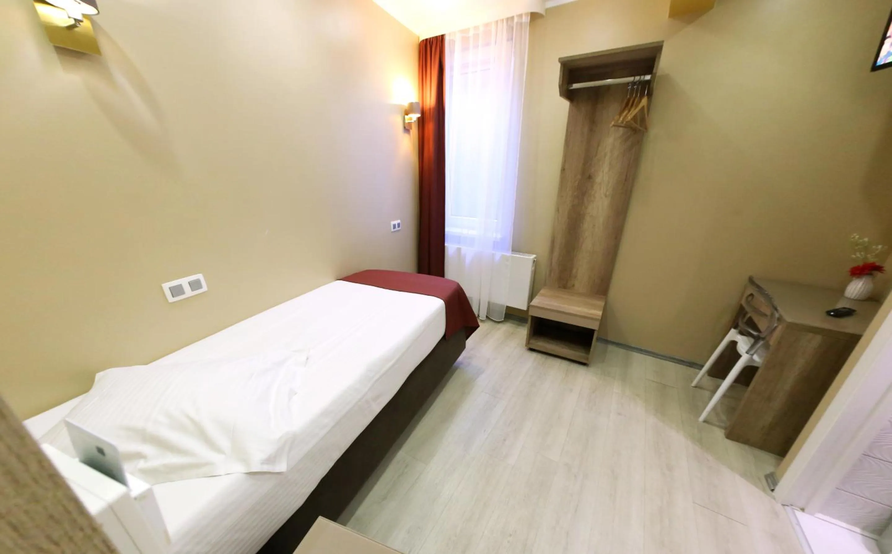 Photo of the whole room, Bed in Hotel Phenix