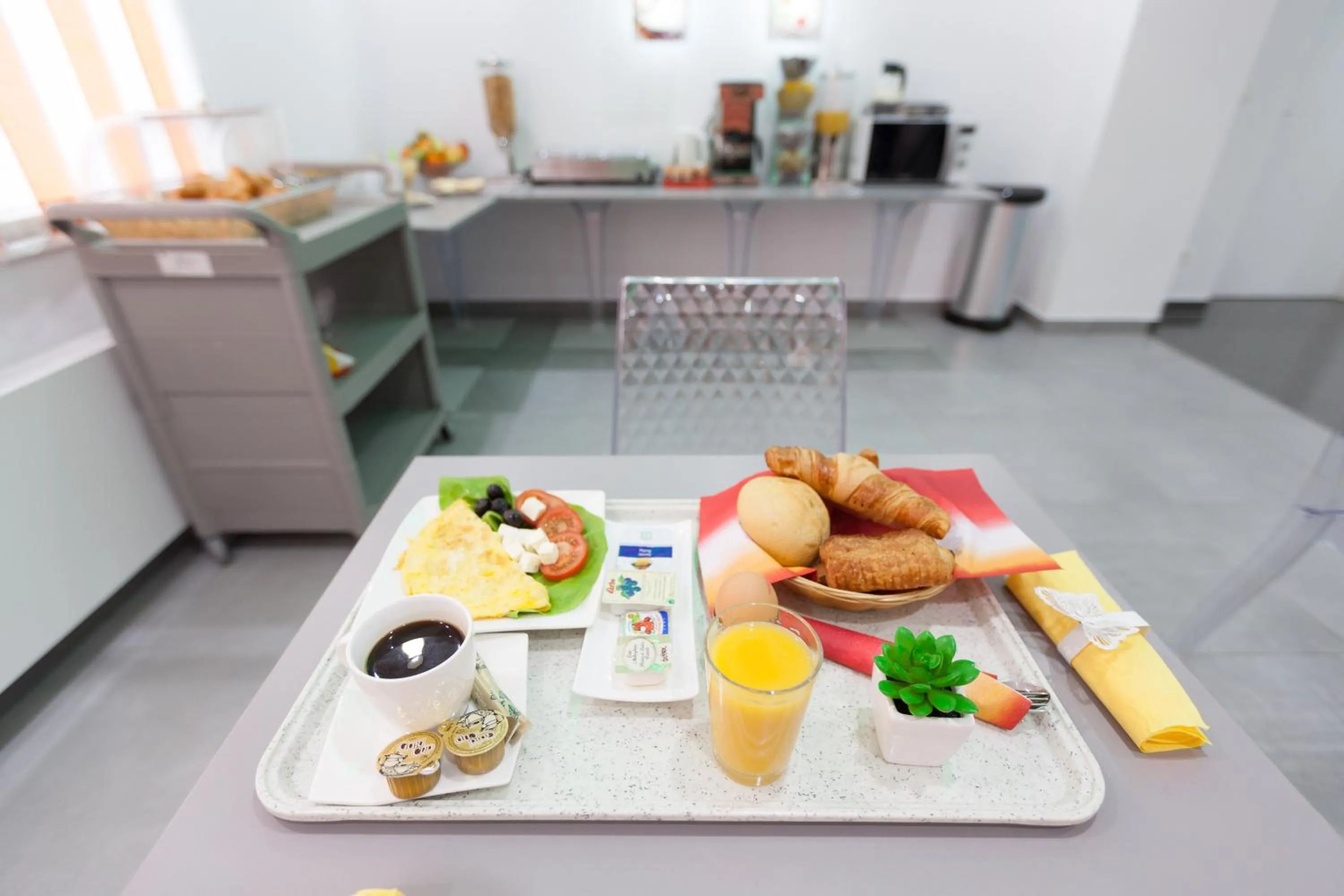 Restaurant/places to eat in Hotel Phenix