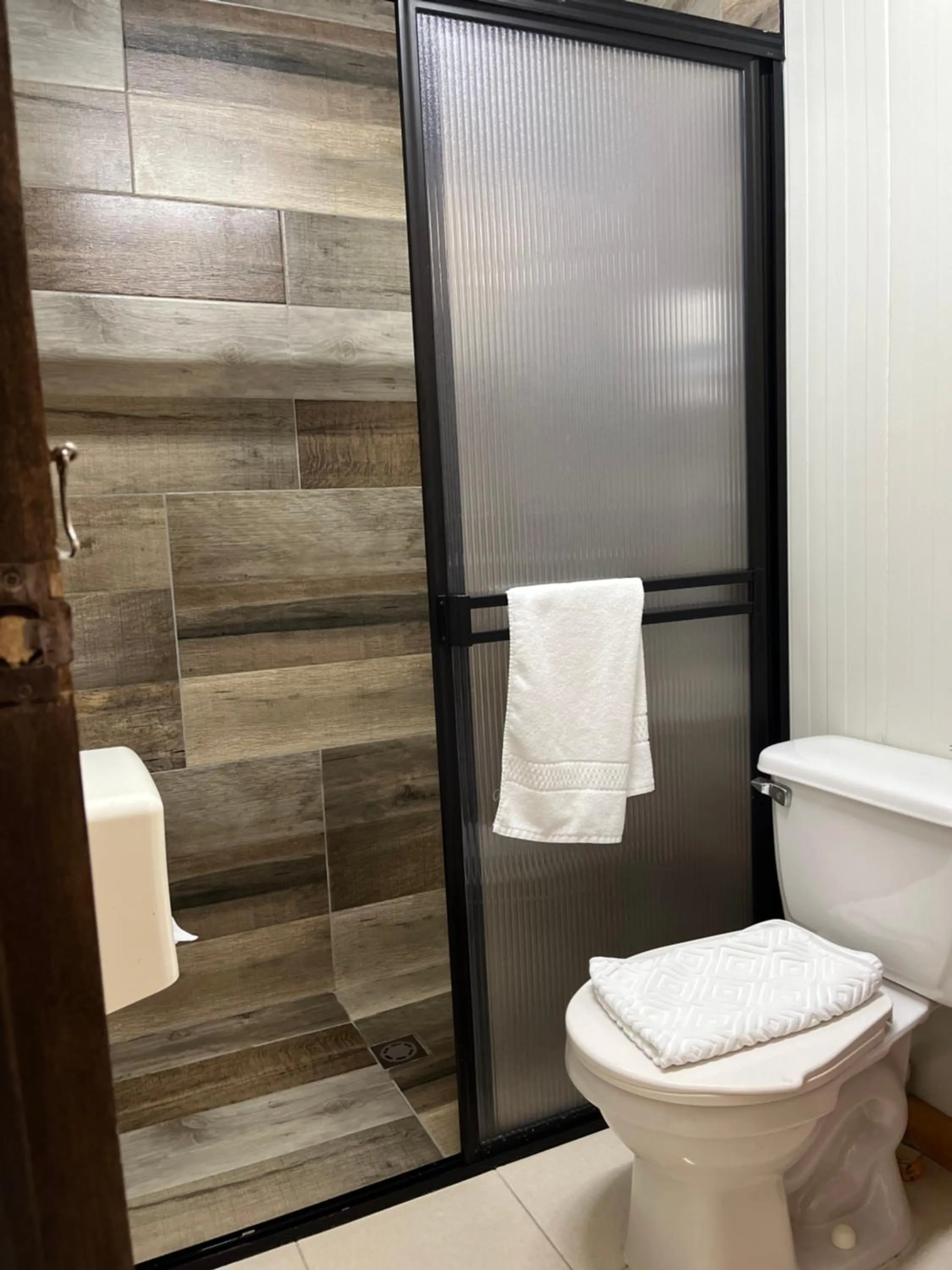 Shower in Hotel & Golf Isak Aeropuerto