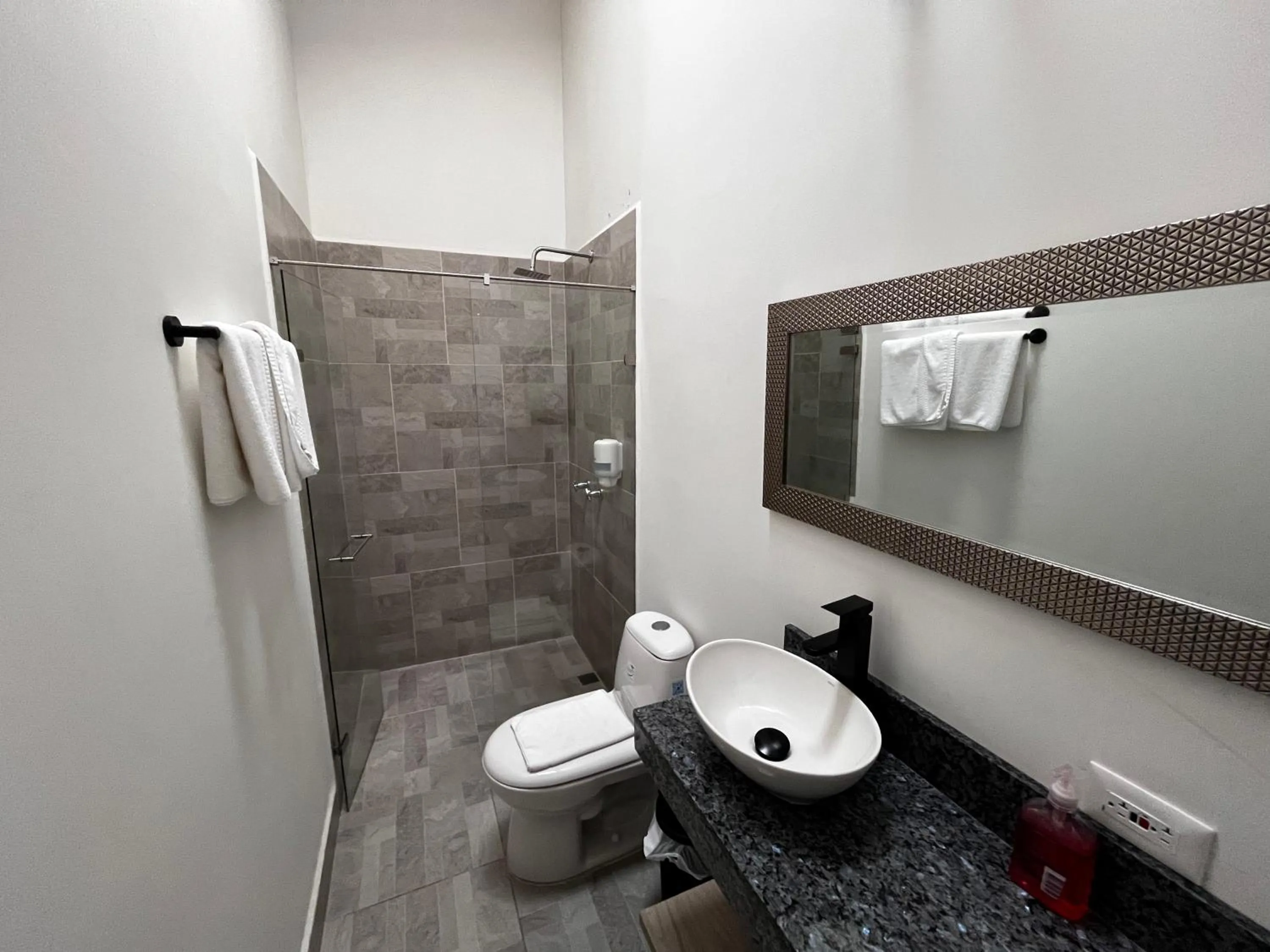 Shower in Hotel & Golf Isak Aeropuerto