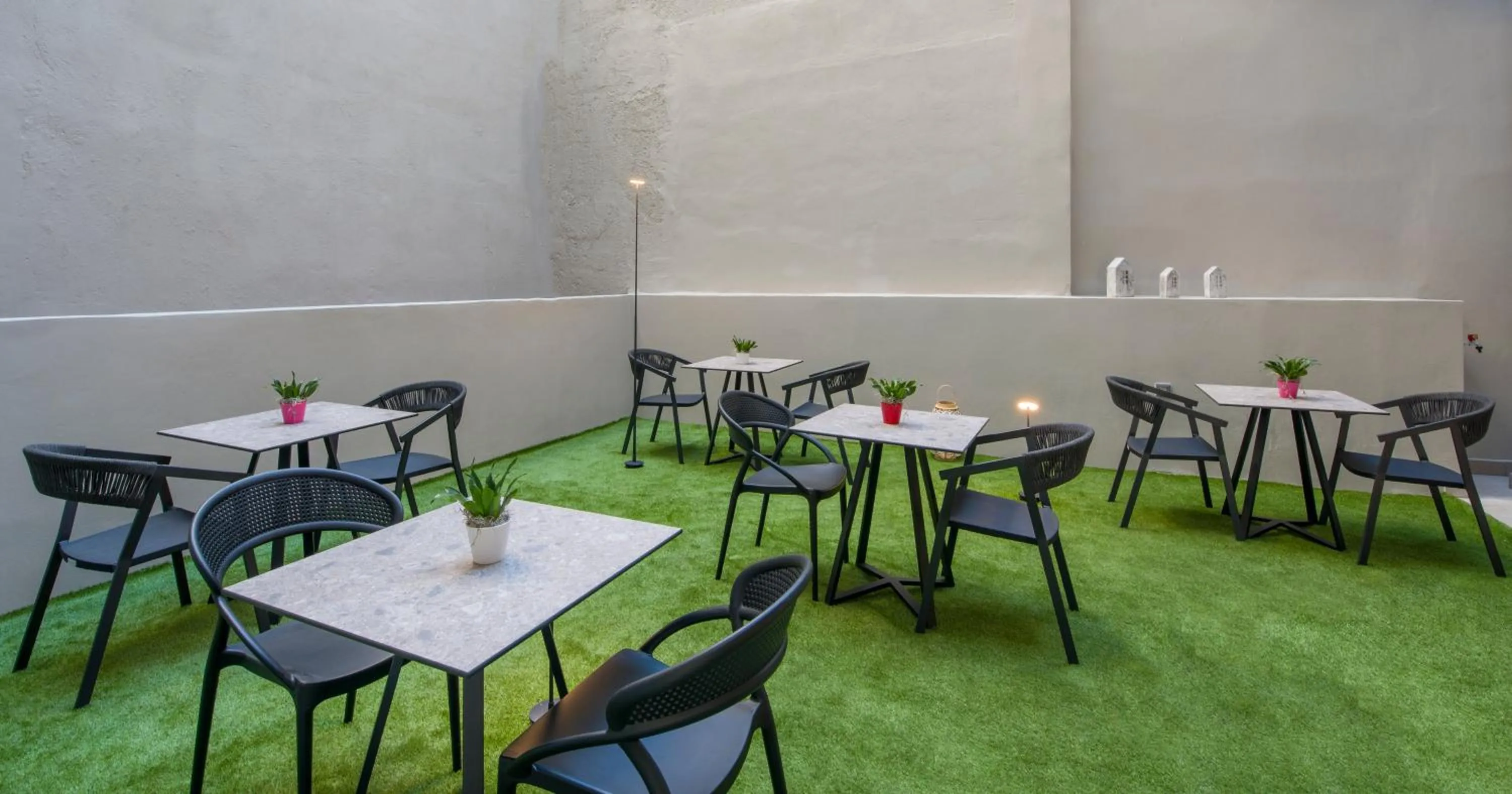 Restaurant/places to eat in M City Hotel