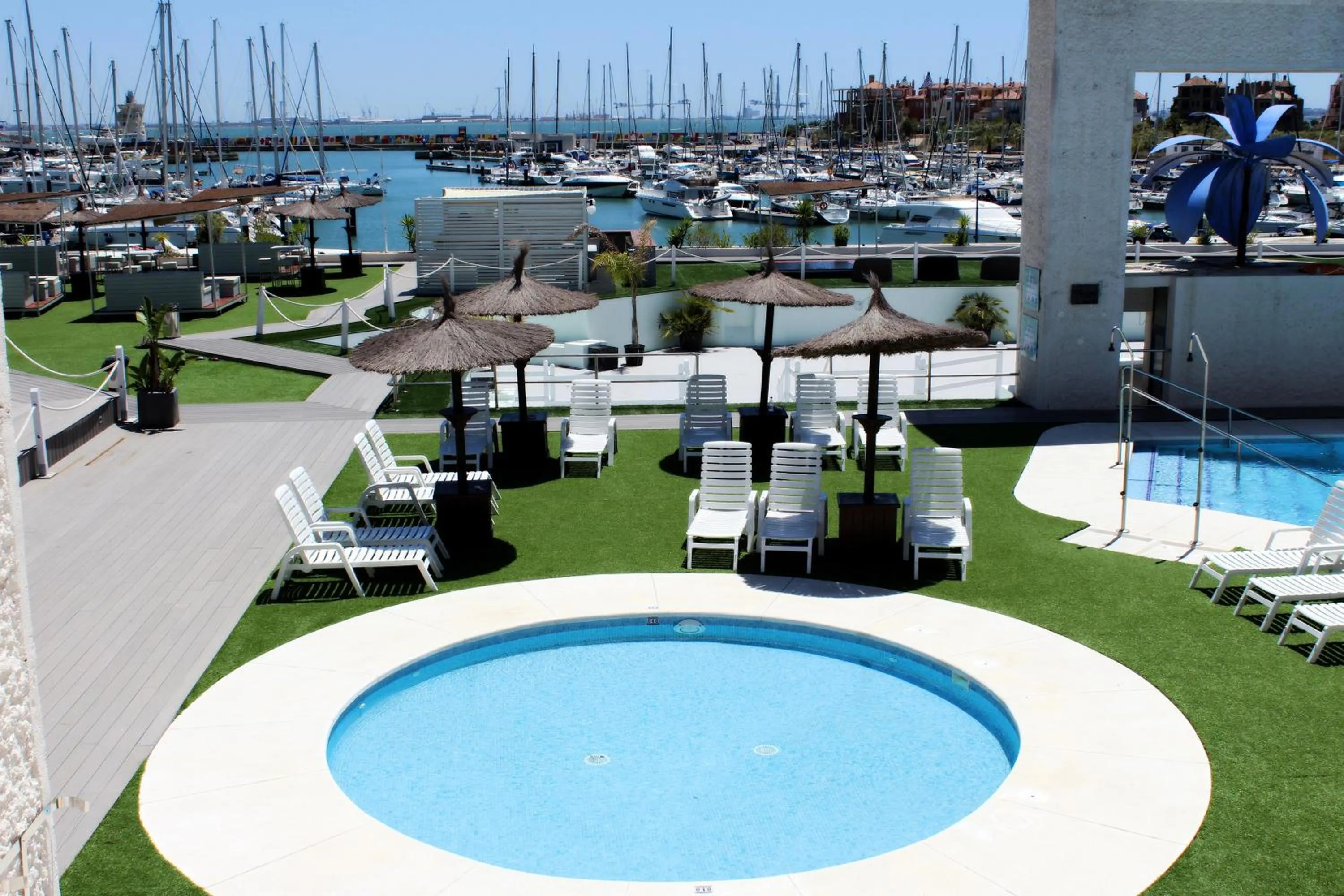 Restaurant/places to eat in Suites Puerto Sherry