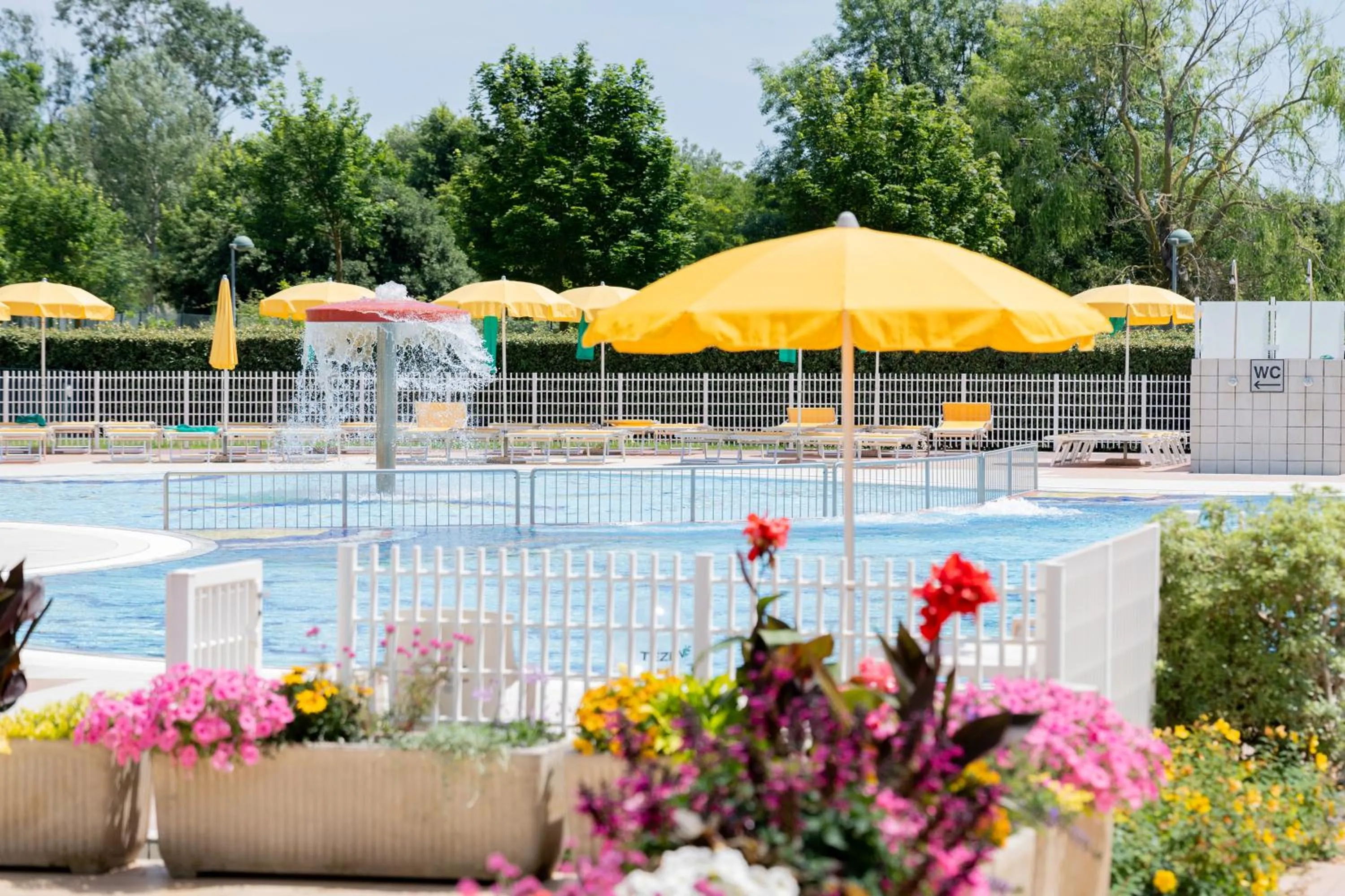 Swimming pool in Hotel Maregolf