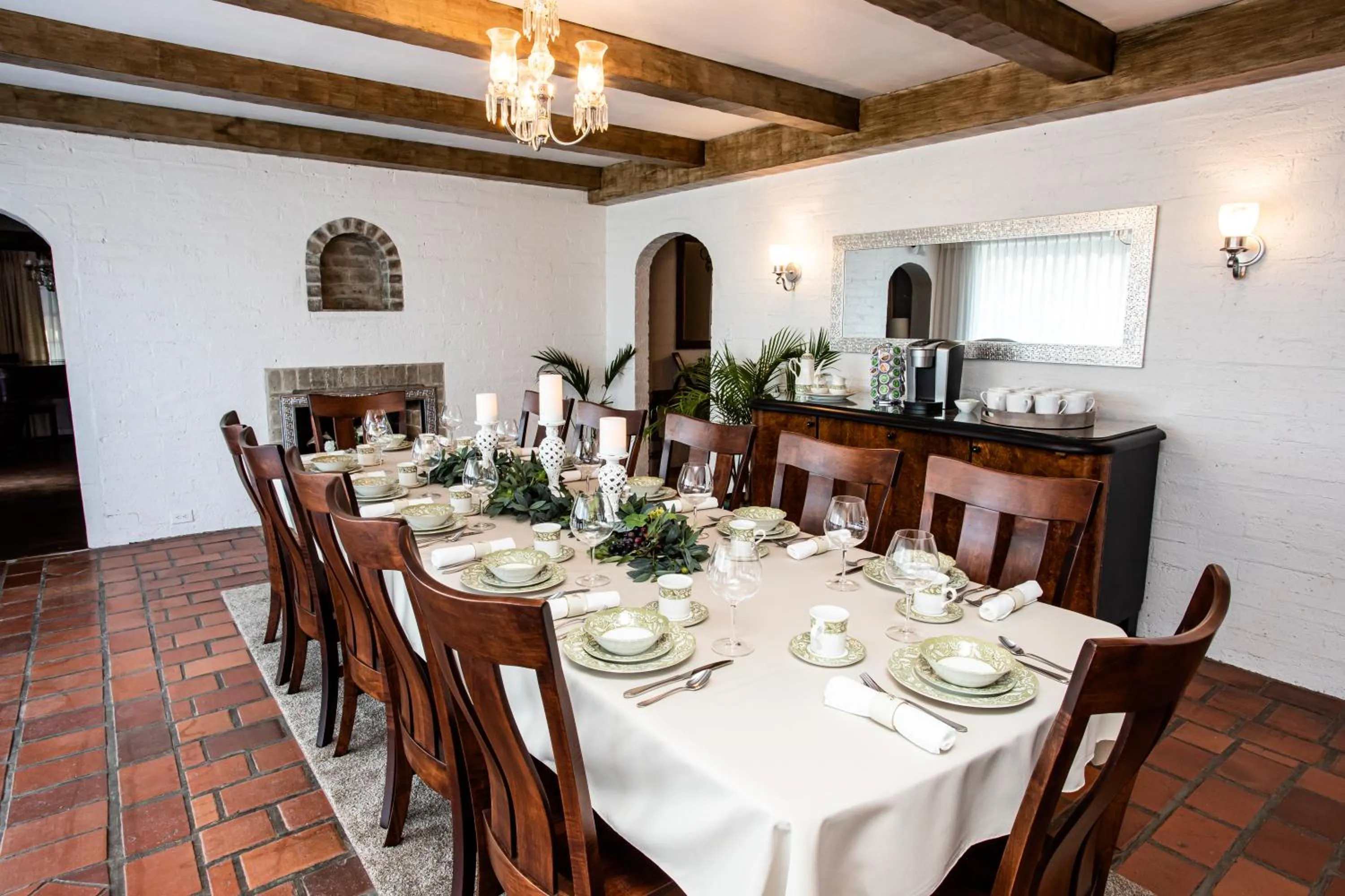 Breakfast in Hummingbird Estate