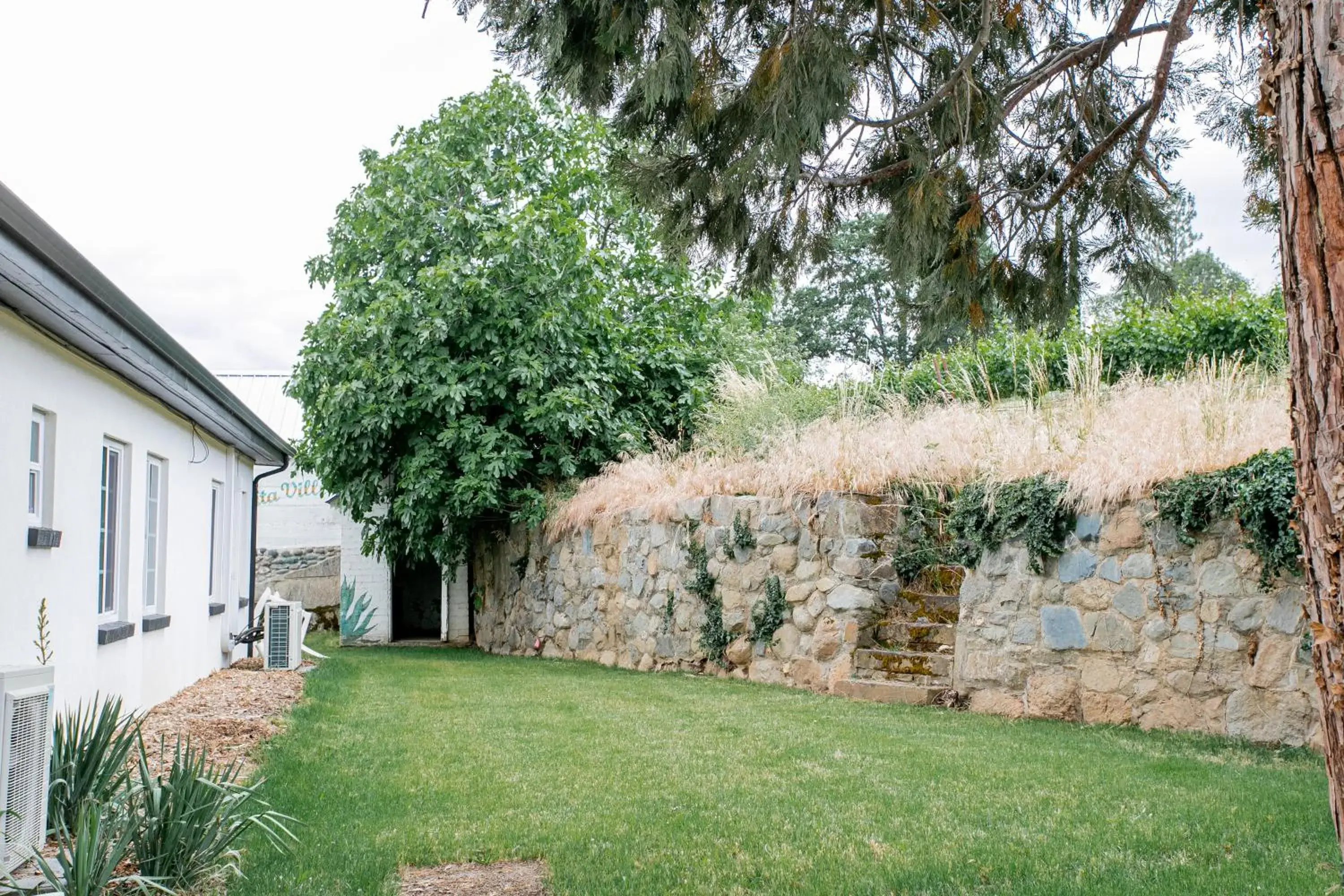 Two-Bedroom House in Hummingbird Estate Two-Bedroom House in Hummingbird Estate