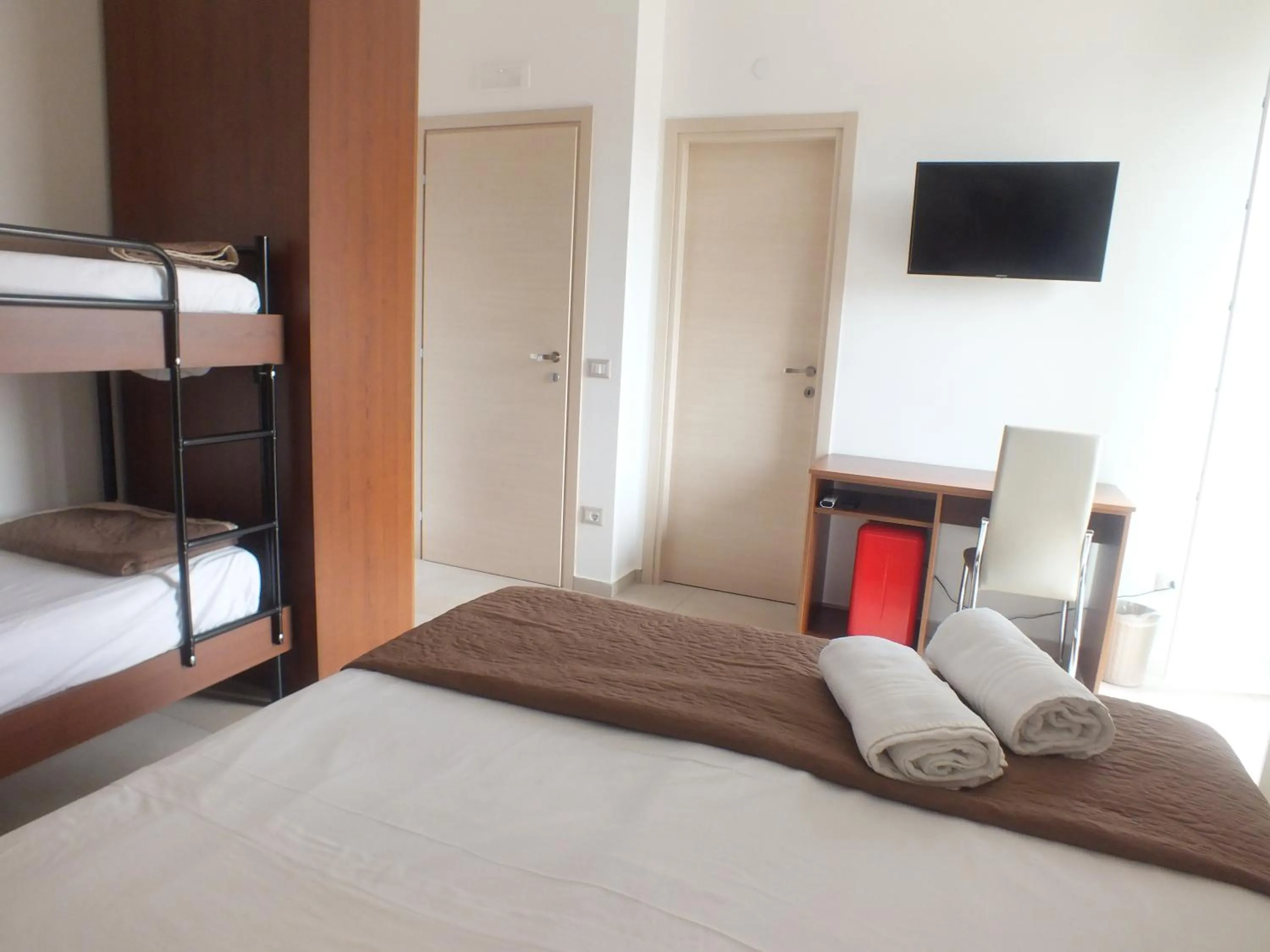 Photo of the whole room, Bed in VITRUVIO home