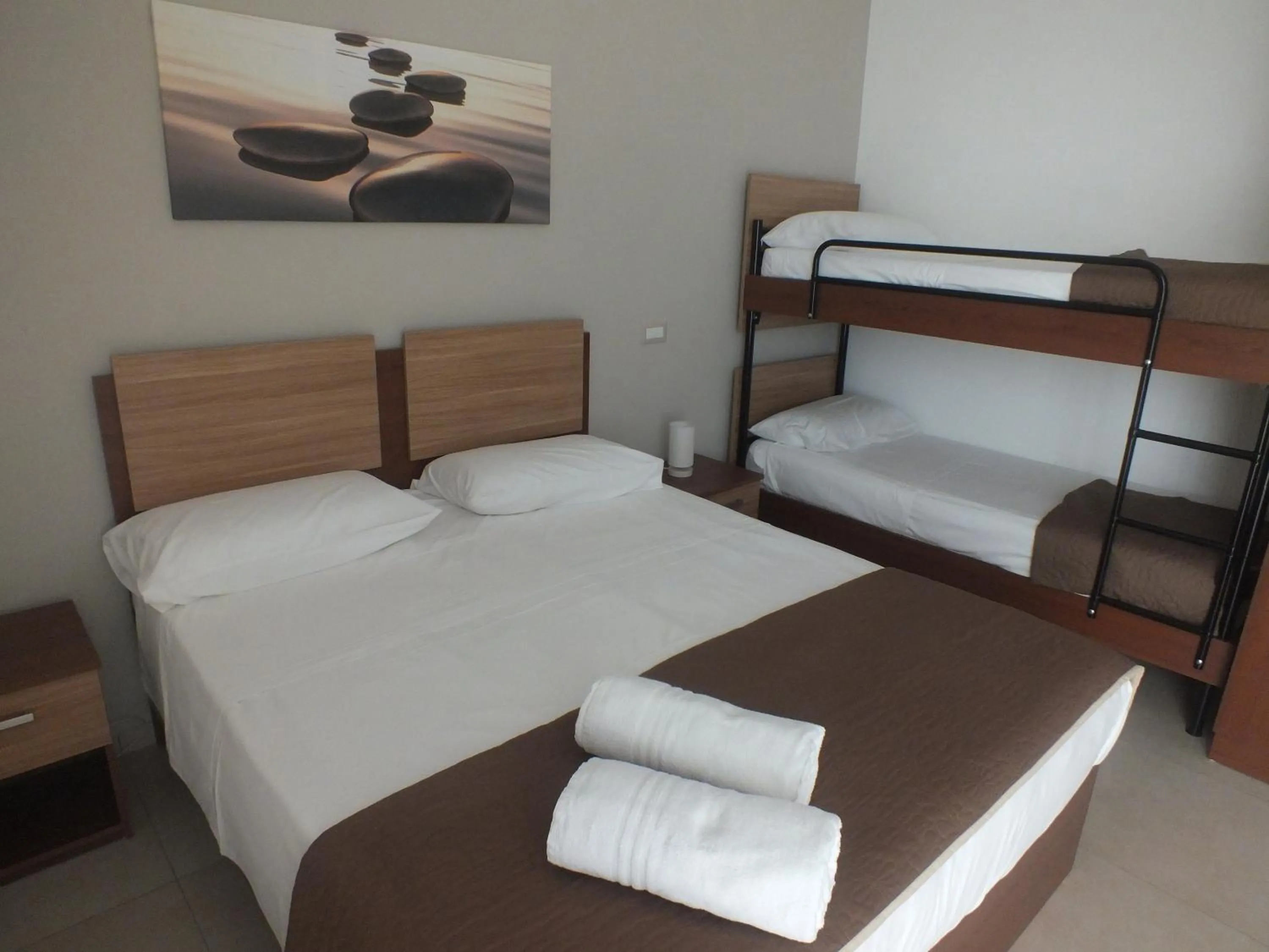 Photo of the whole room, Bed in VITRUVIO home