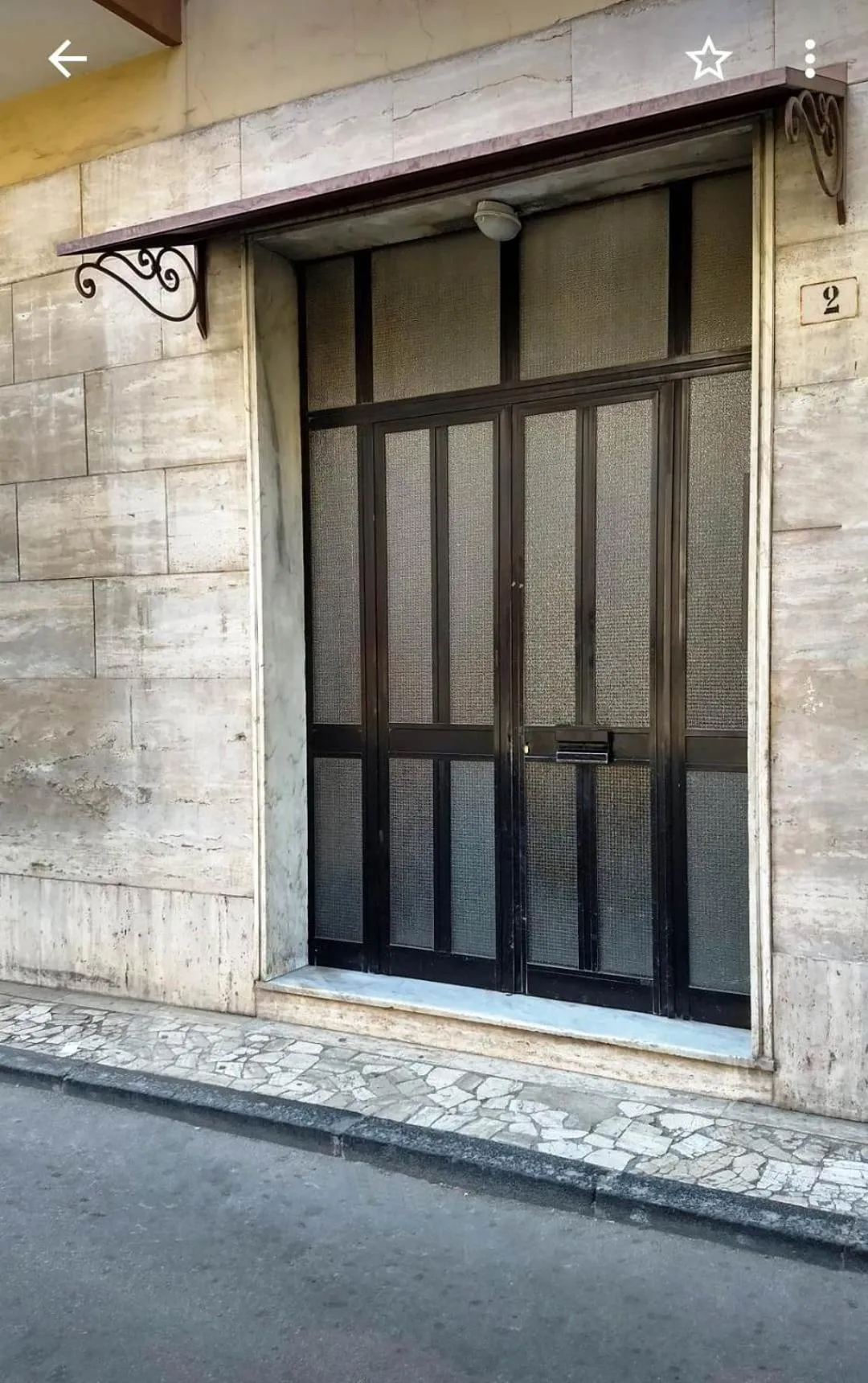 Facade/entrance in VITRUVIO home