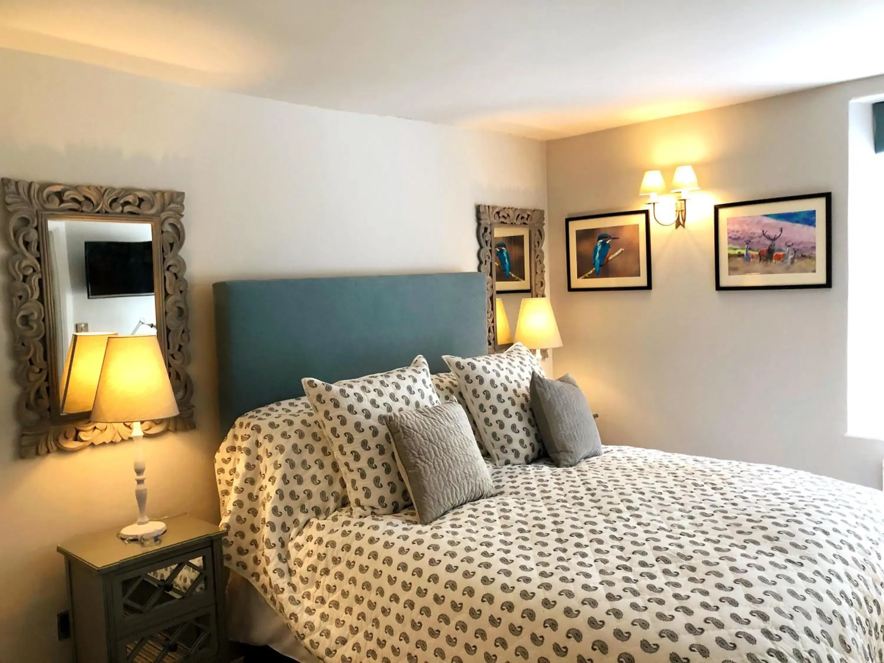 Deluxe King Room - single occupancy in The Red Lion Hotel Deluxe King Room - single occupancy in The Red Lion Hotel