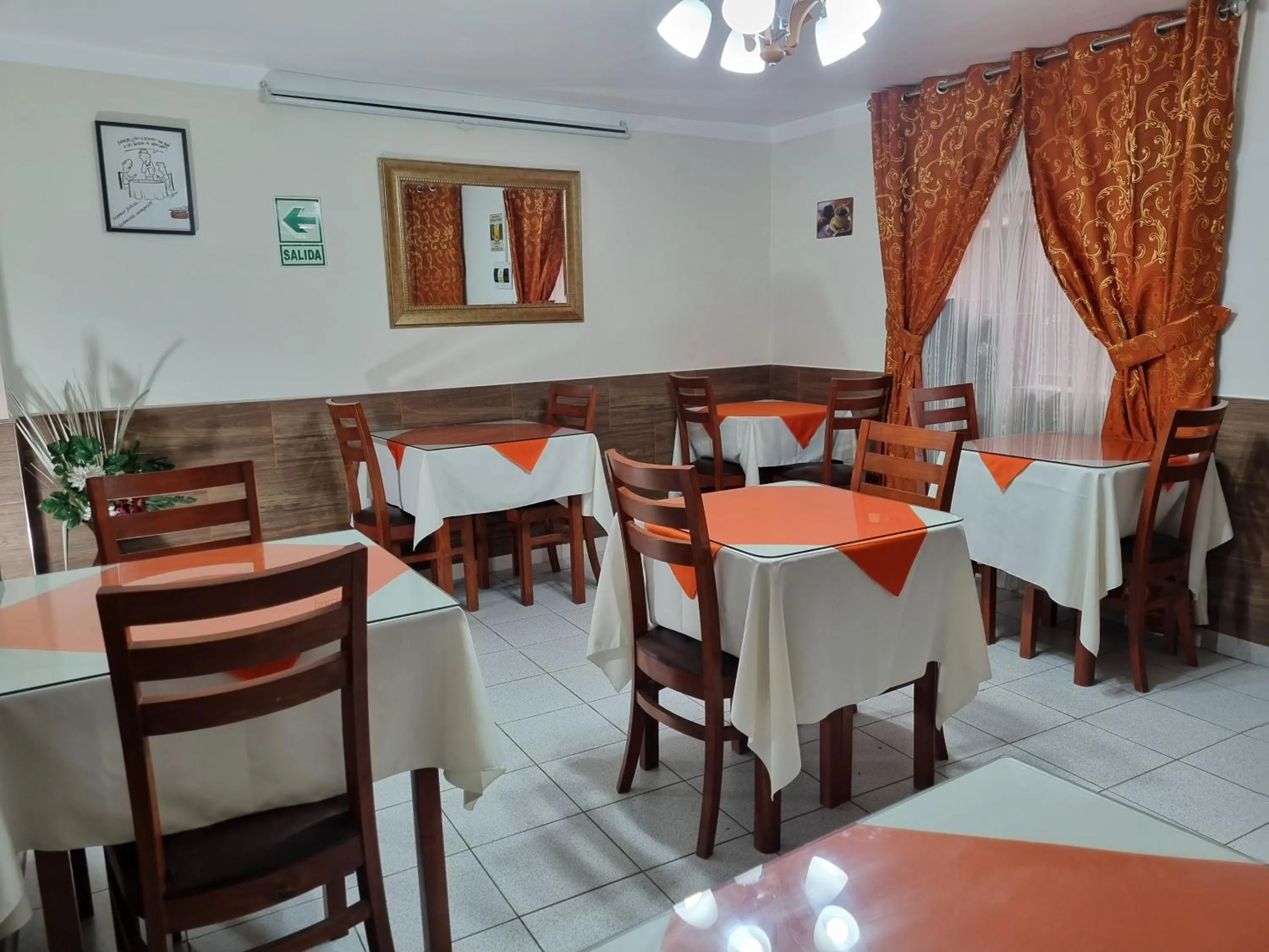 Restaurant/places to eat in Hotel Los Nogales