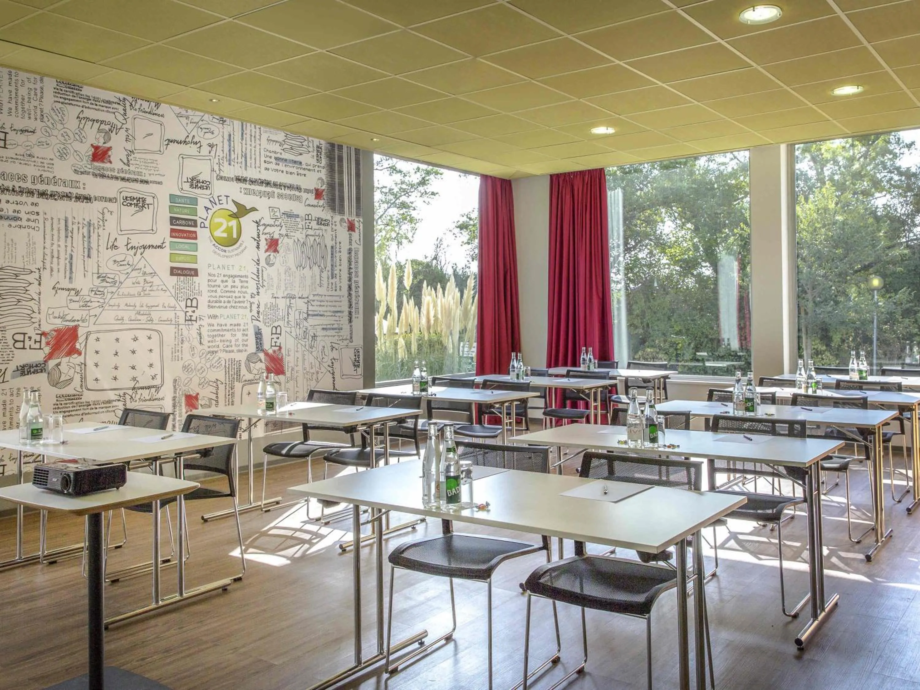 Meeting/conference room in Ibis Cavaillon Portes du Luberon