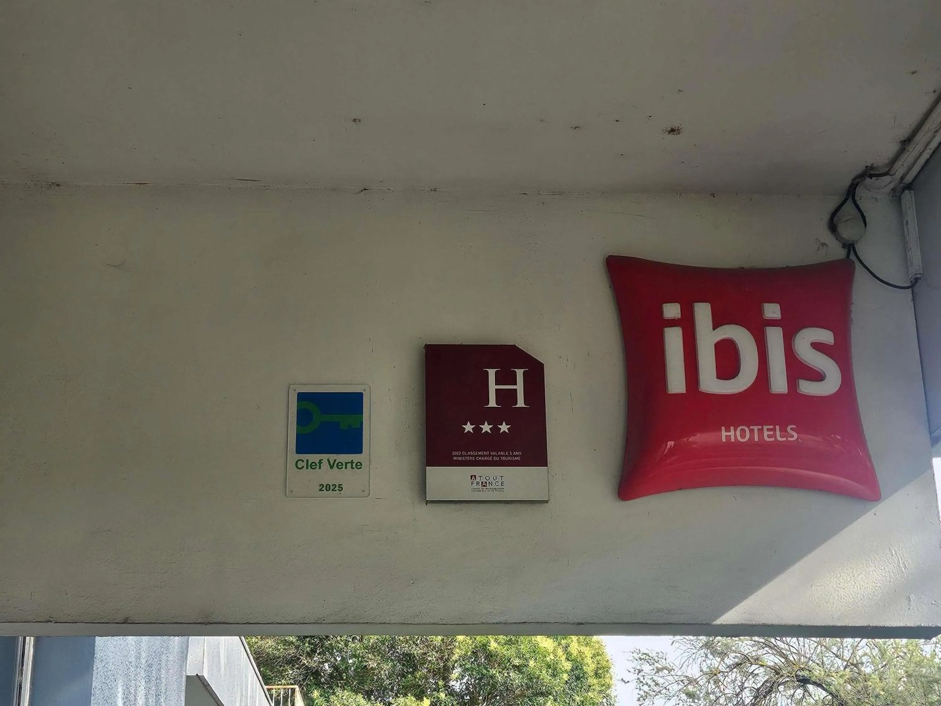Property building in Ibis Cavaillon Portes du Luberon