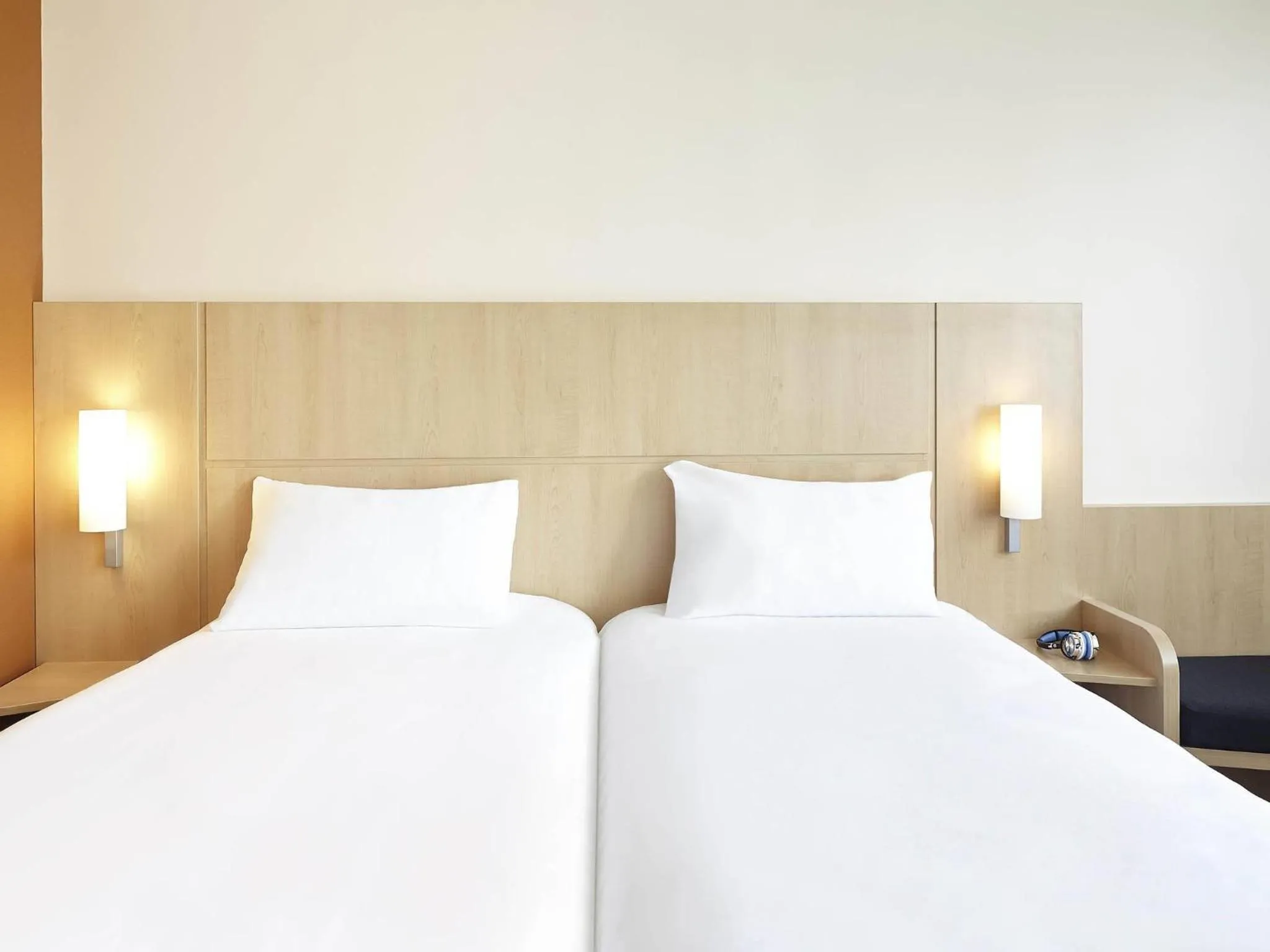 Bedroom, Bed in Ibis Cavaillon Portes du Luberon