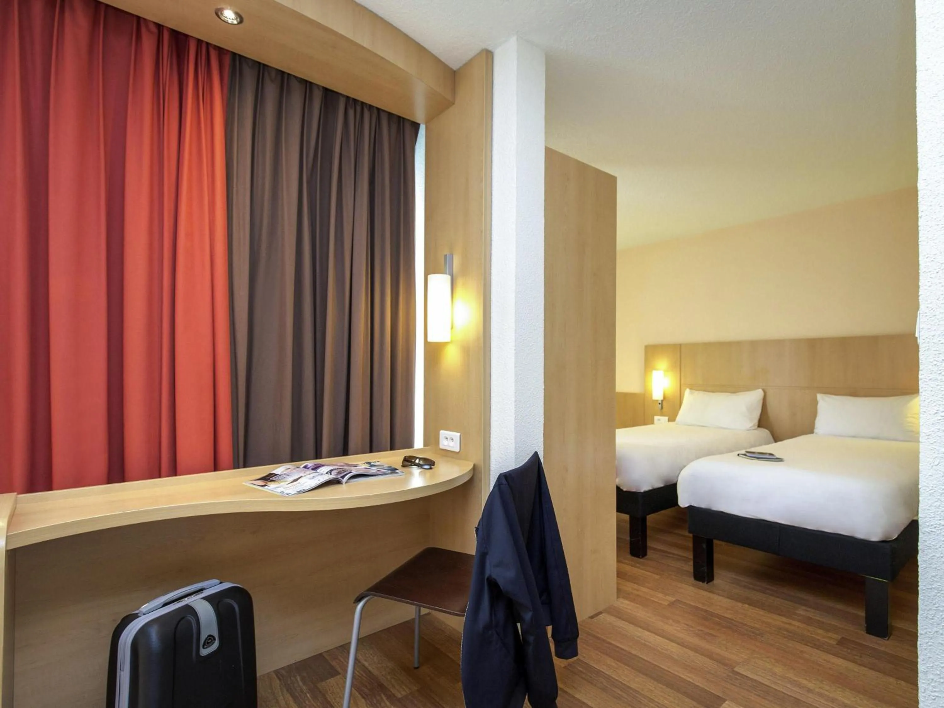 Bedroom, Bed in Ibis Cavaillon Portes du Luberon