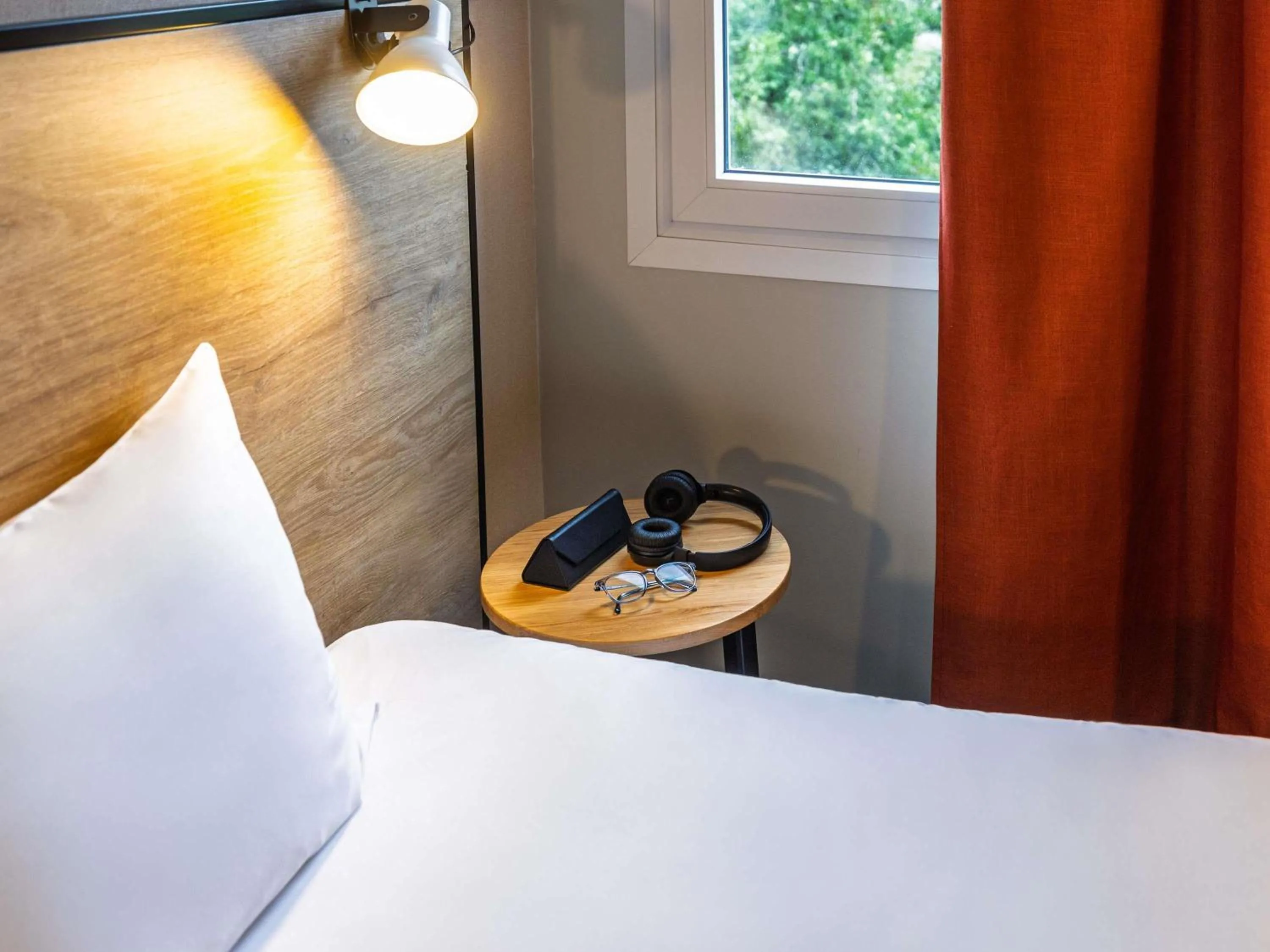 Bedroom, Bed in ibis Metz Centre Cathedrale