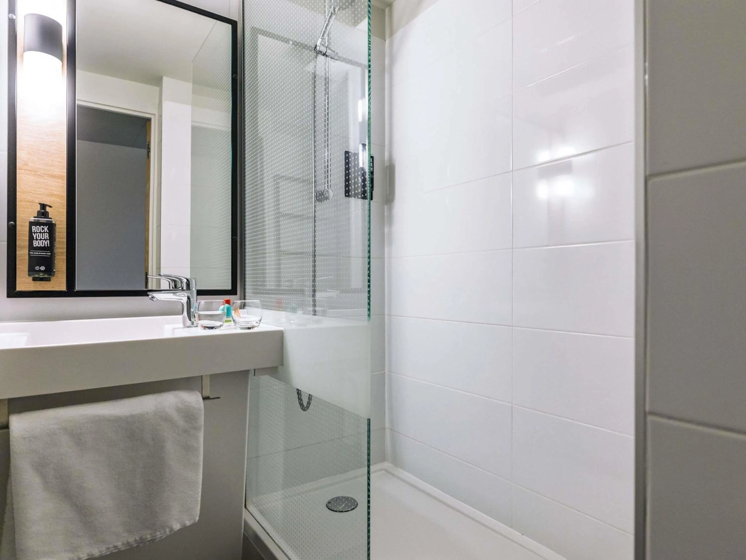 Bedroom in ibis Metz Centre Cathedrale