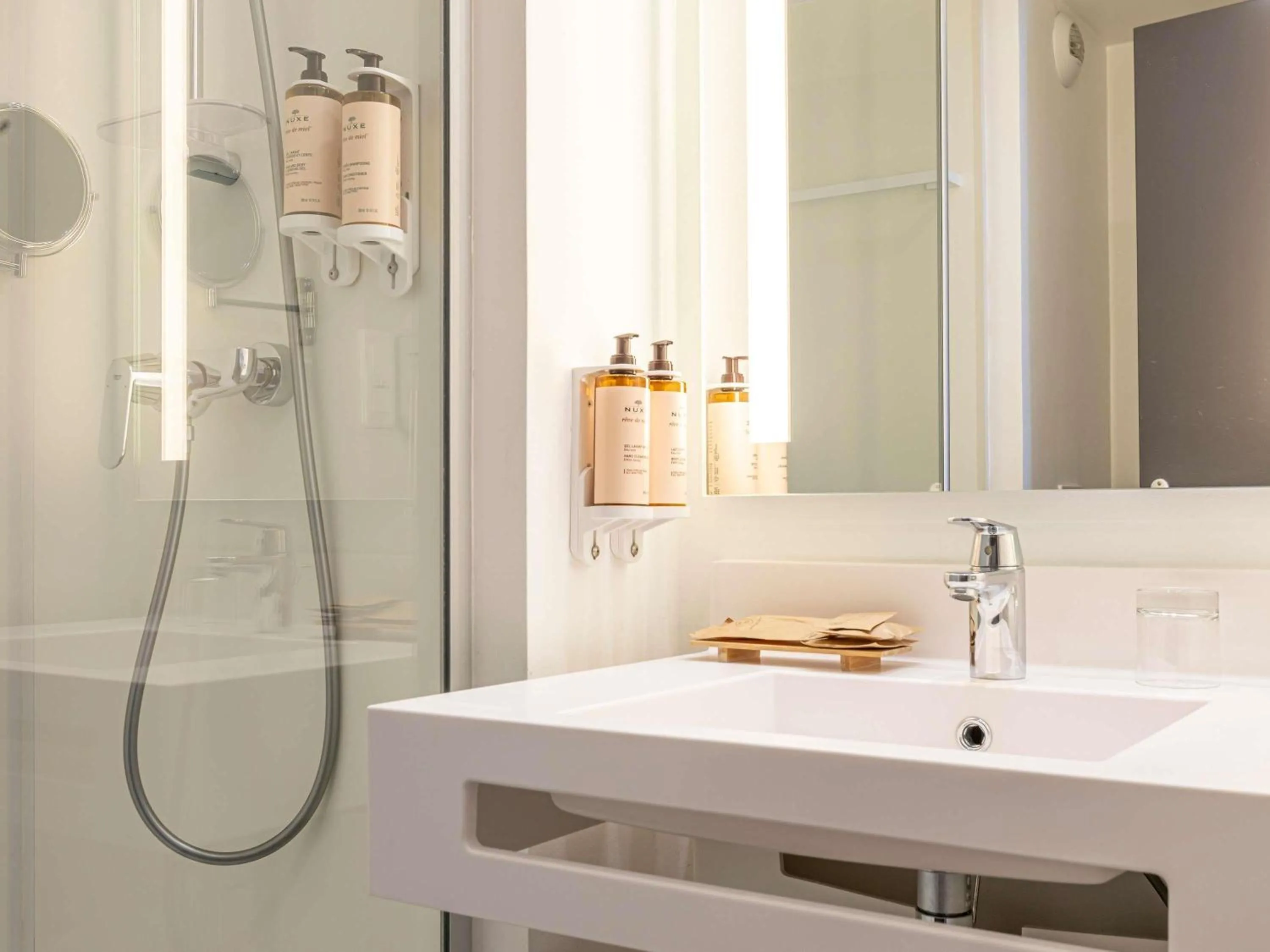 Bedroom in Mercure Paris Malakoff Parc des Expositions