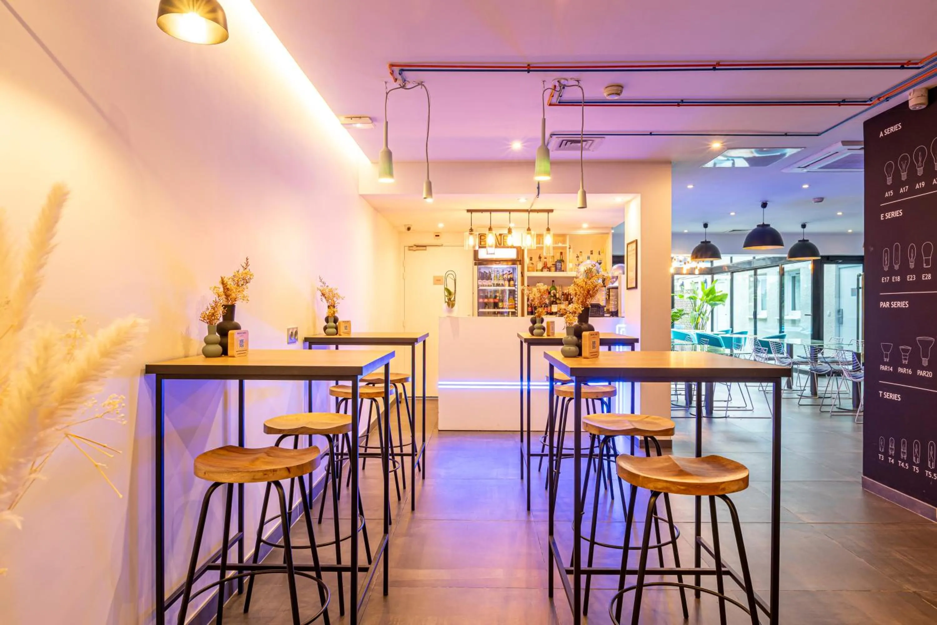 Lounge or bar in Mercure Paris Malakoff Parc des Expositions