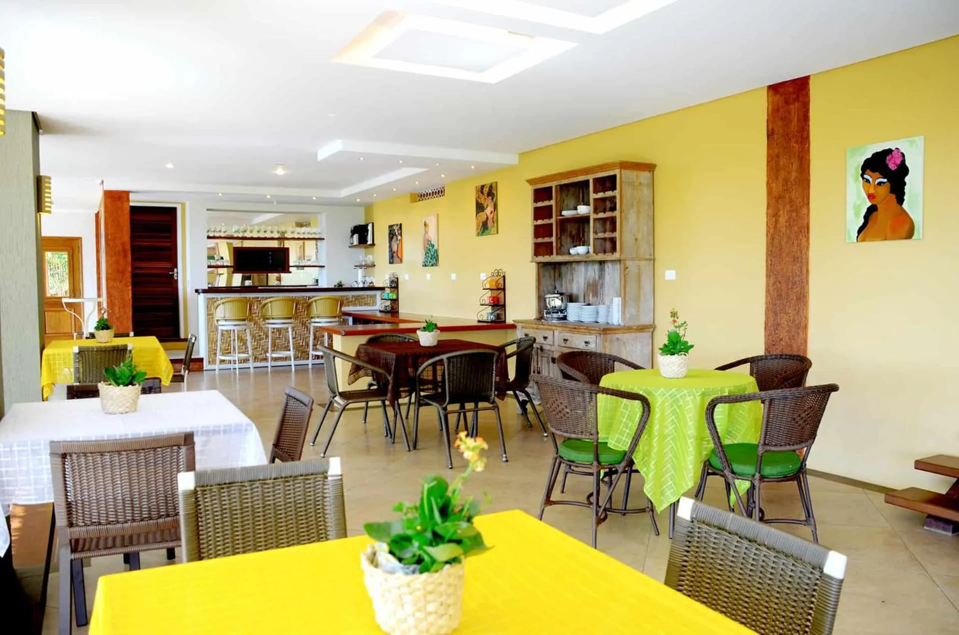 Restaurant/places to eat in Pousada Pelicano