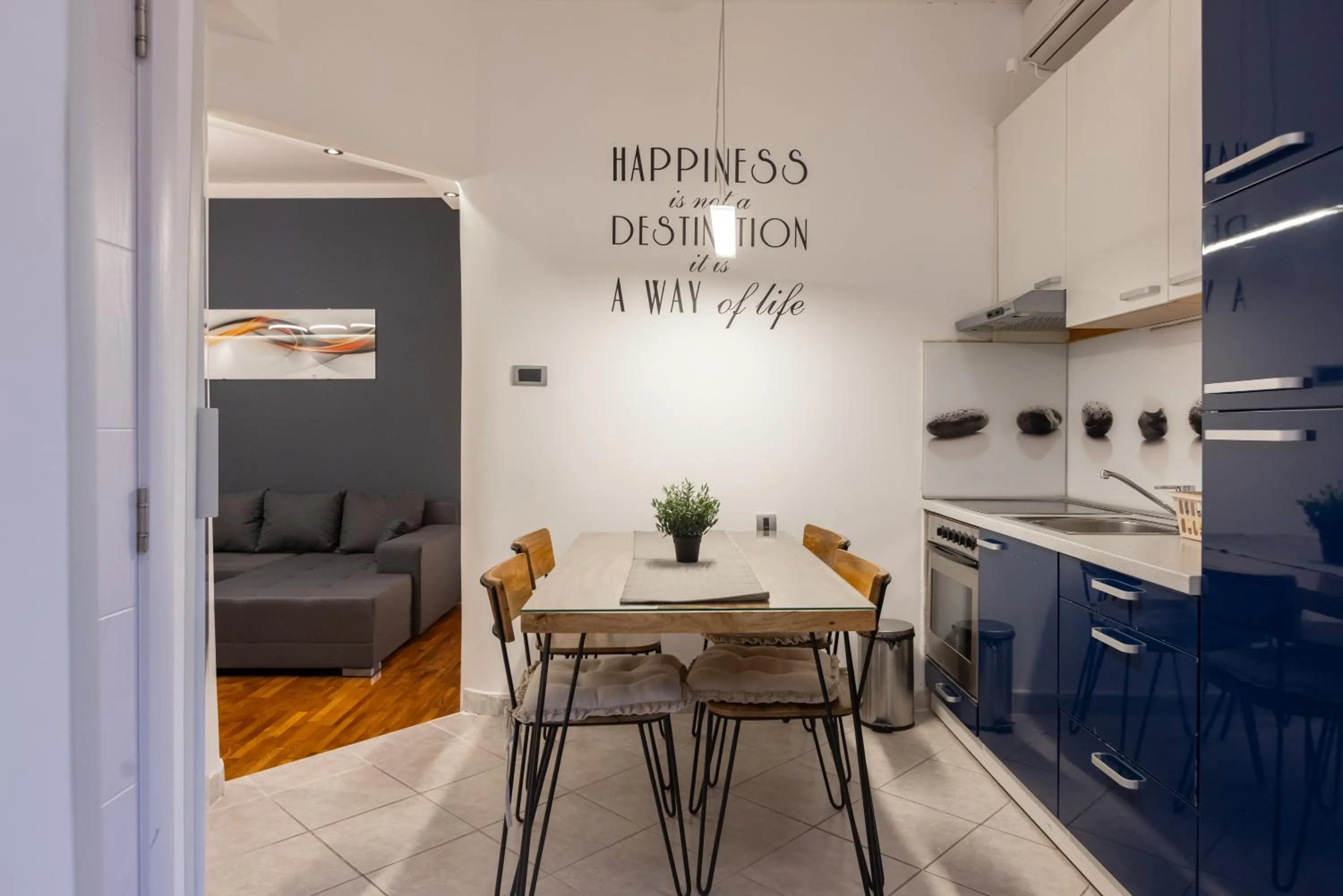 Kitchen or kitchenette in Central Park Apartments