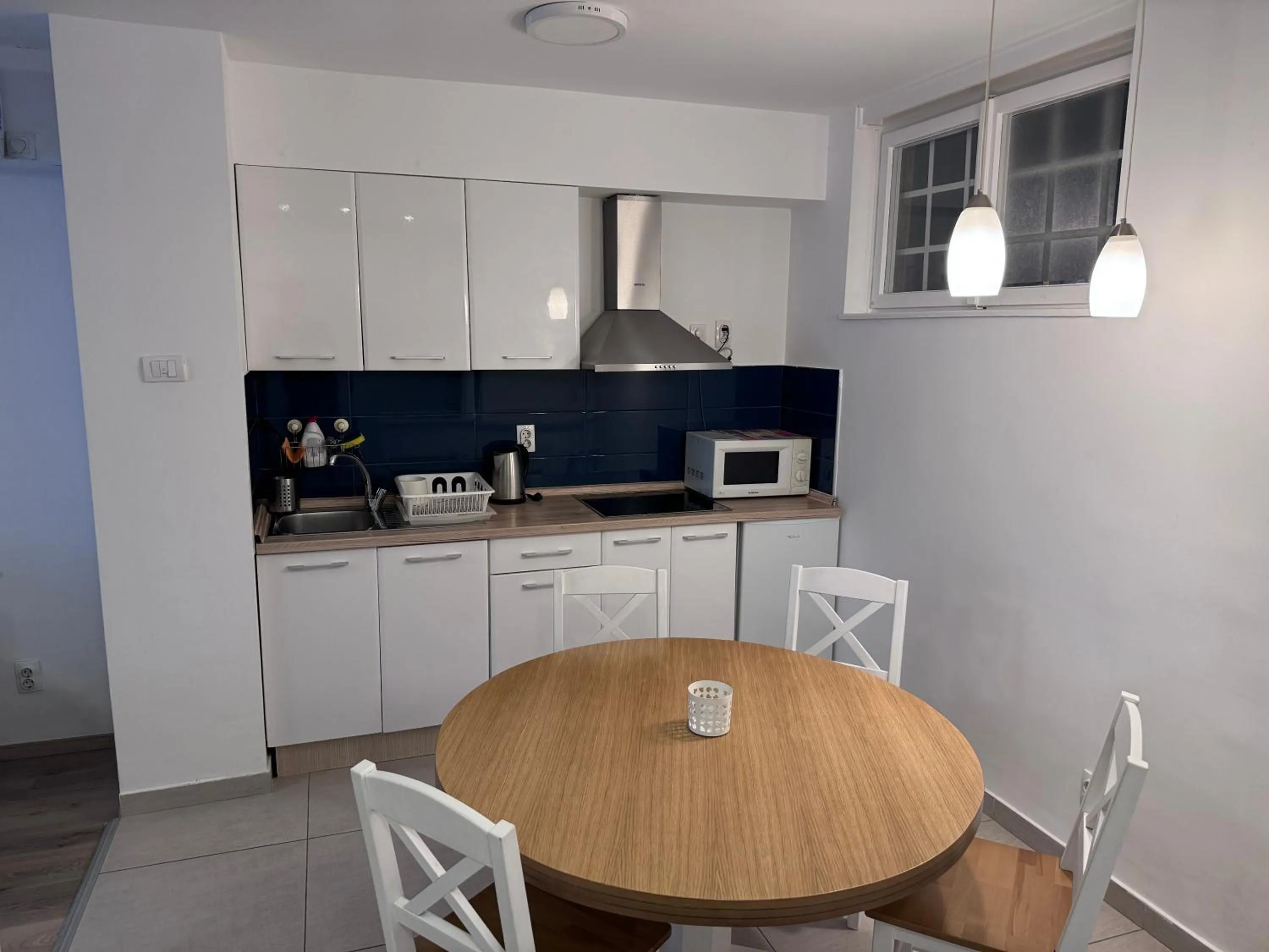 Kitchen or kitchenette in Central Park Apartments
