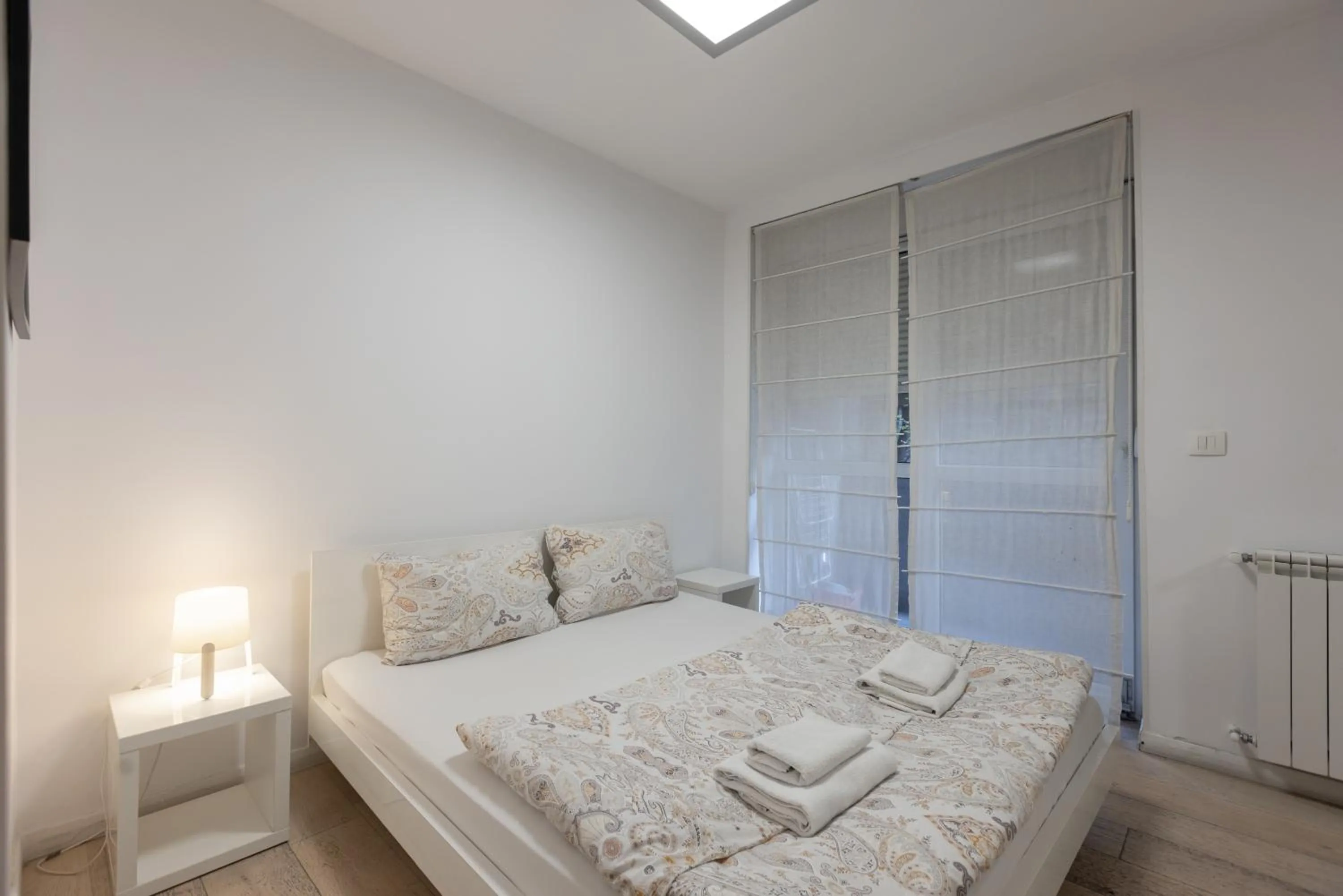 Bedroom, Bed in Central Park Apartments